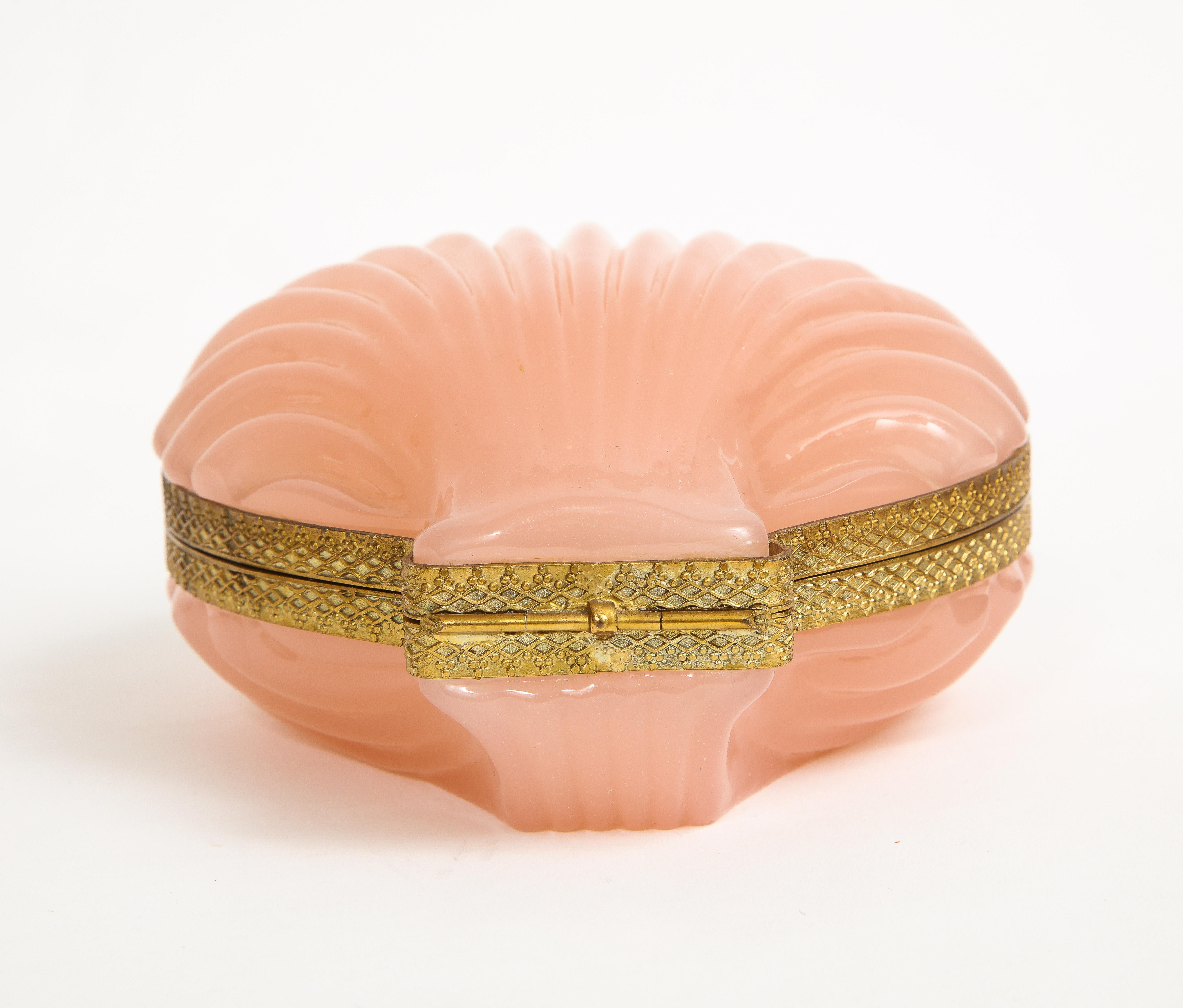 Antique French Dore Bronze Mounted Peach Opaline Sea-Shell Form Covered Box In Good Condition In New York, NY