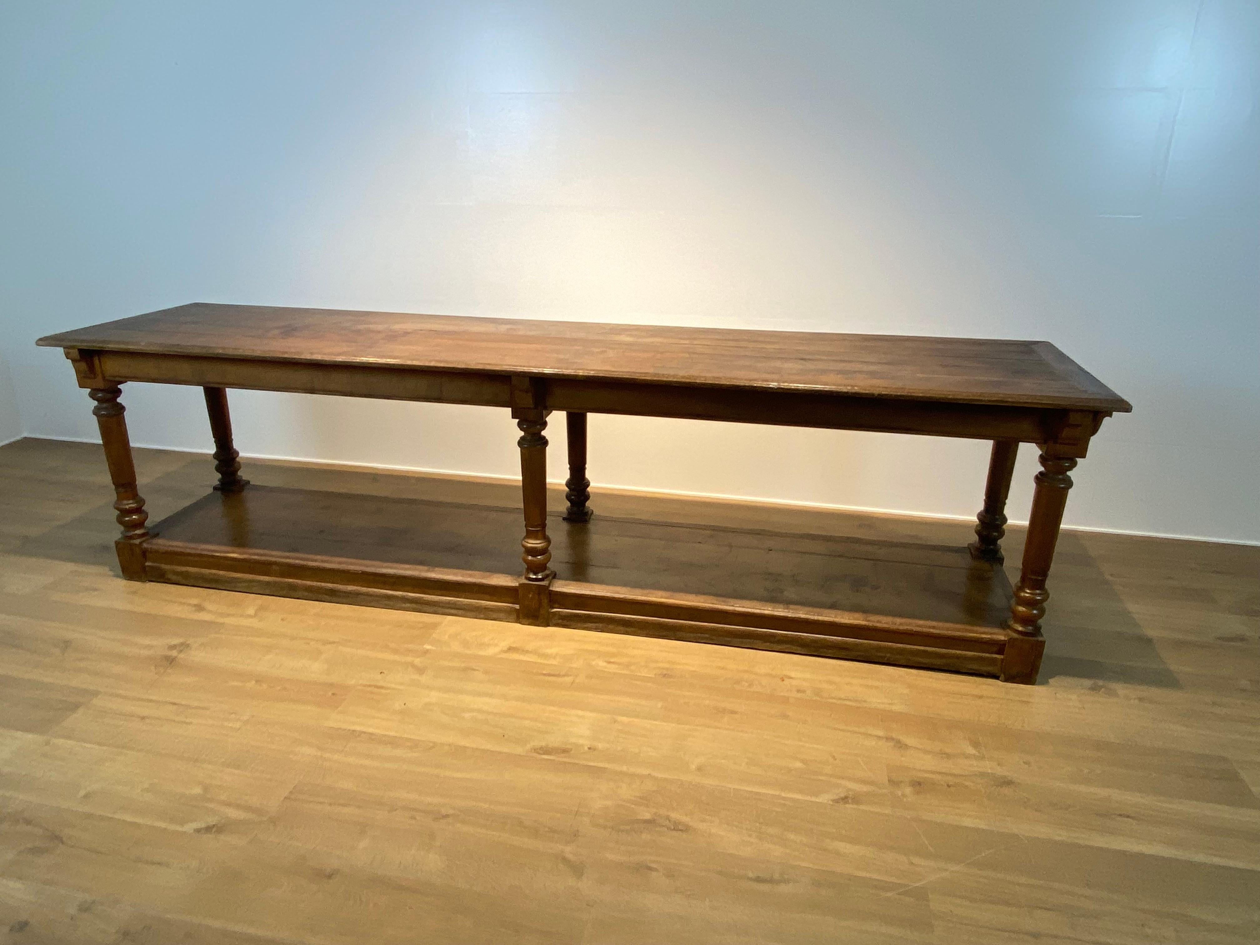 A beautiful French Drapiers Table from the 19th Century,
a simple but strong design, made of Oak Wood and Pine Wood,
nice shine and patina of the polished wood,
very decorative table to be placed in different parts of the house


