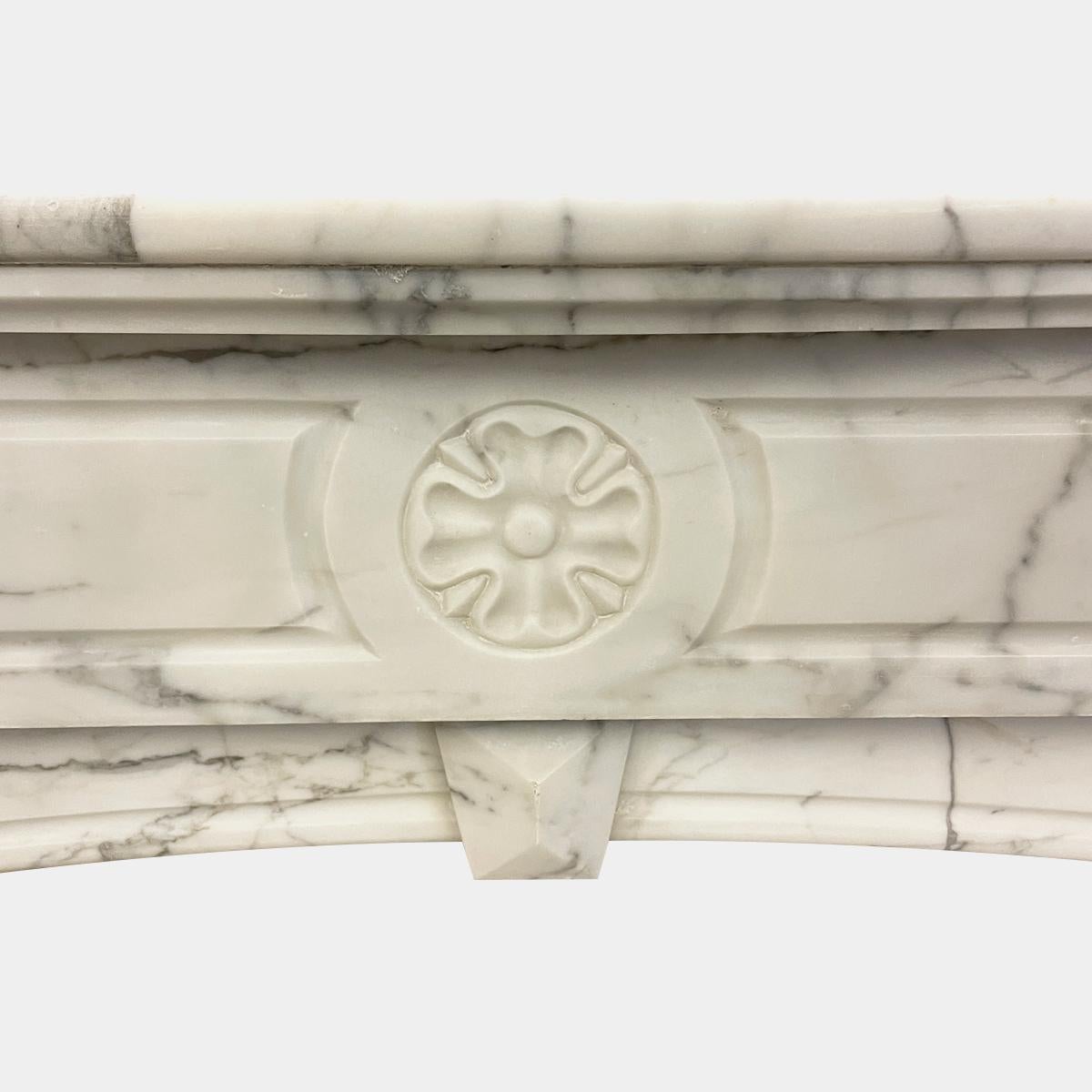 Antique French Fireplace Mantel in Arabescato Marble In Good Condition In London, GB