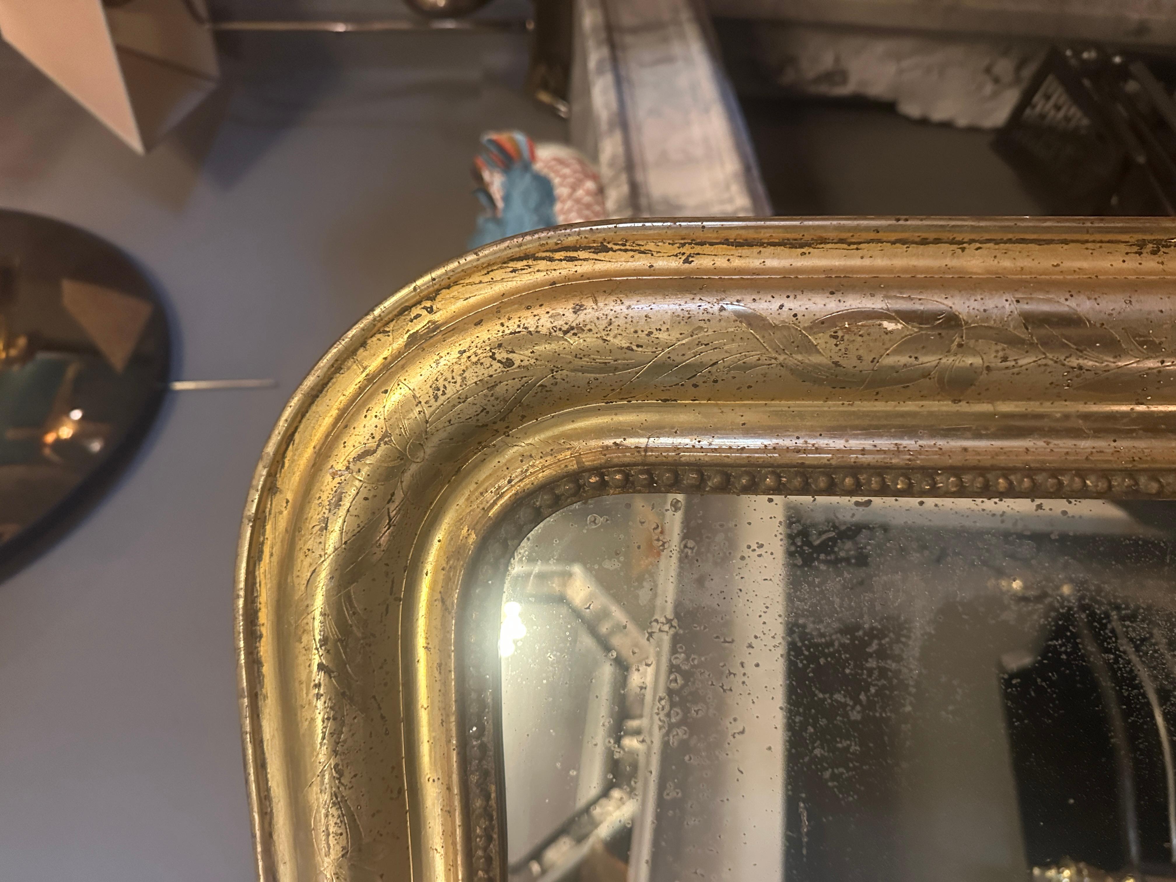 Louis-Philippe Antique French Louis Philippe Domed Topped Gold Gilt Mirror (Miroir à dôme en or et doré) en vente