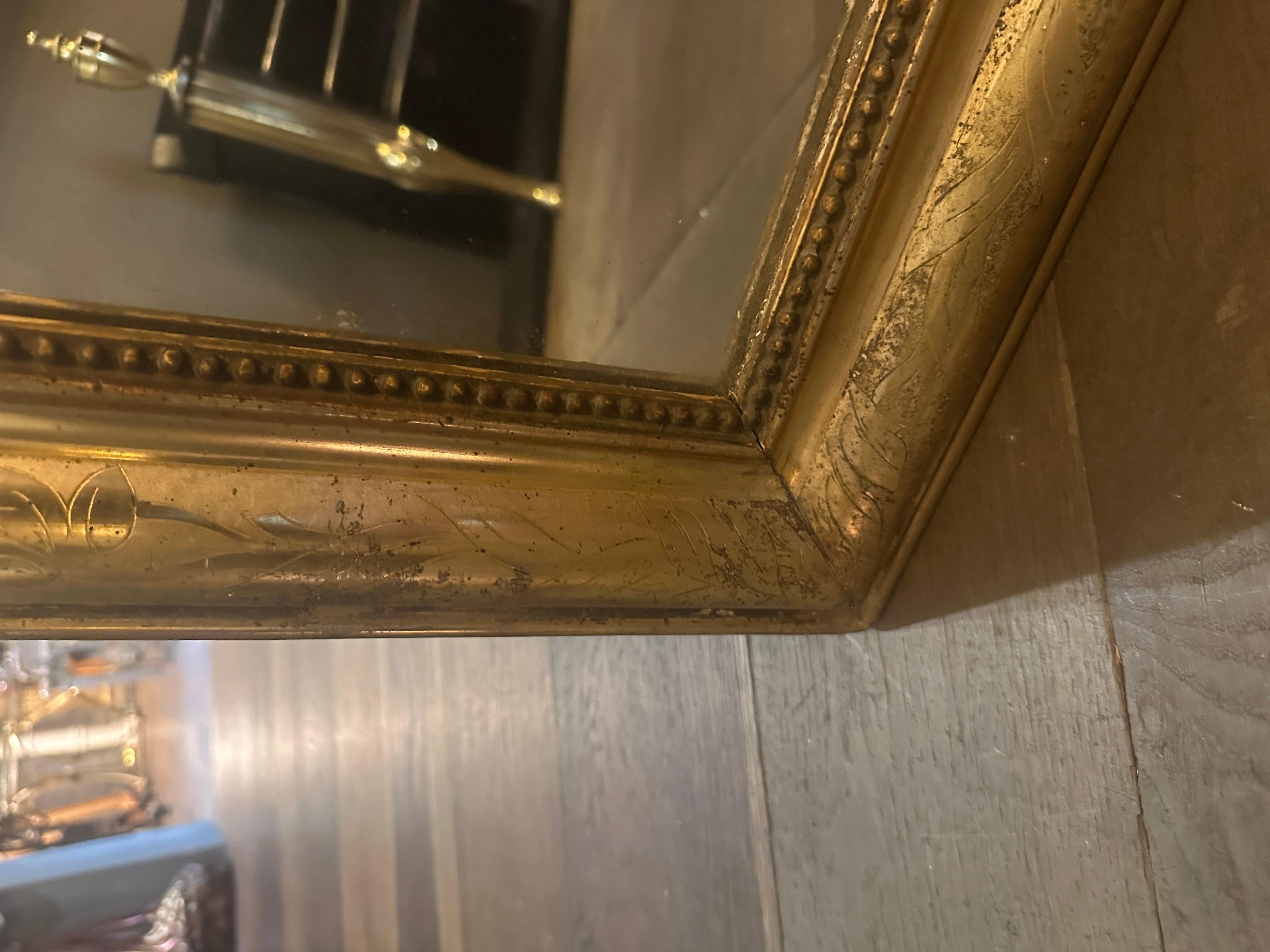 Doré Antique French Louis Philippe Domed Topped Gold Gilt Mirror (Miroir à dôme en or et doré) en vente