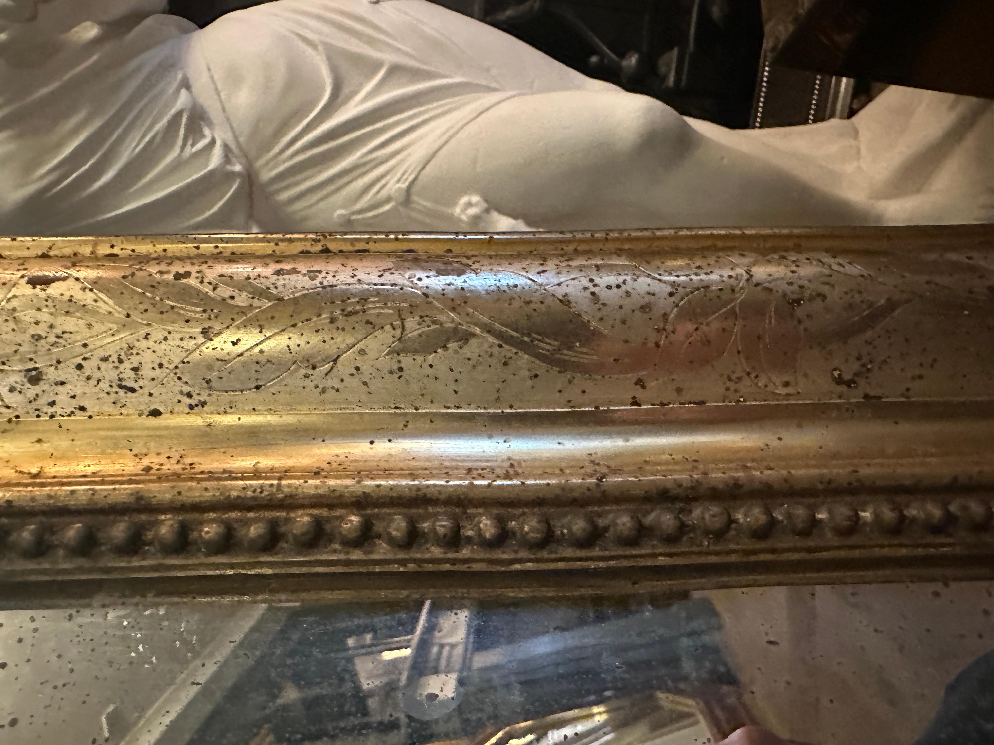 XIXe siècle Antique French Louis Philippe Domed Topped Gold Gilt Mirror (Miroir à dôme en or et doré) en vente