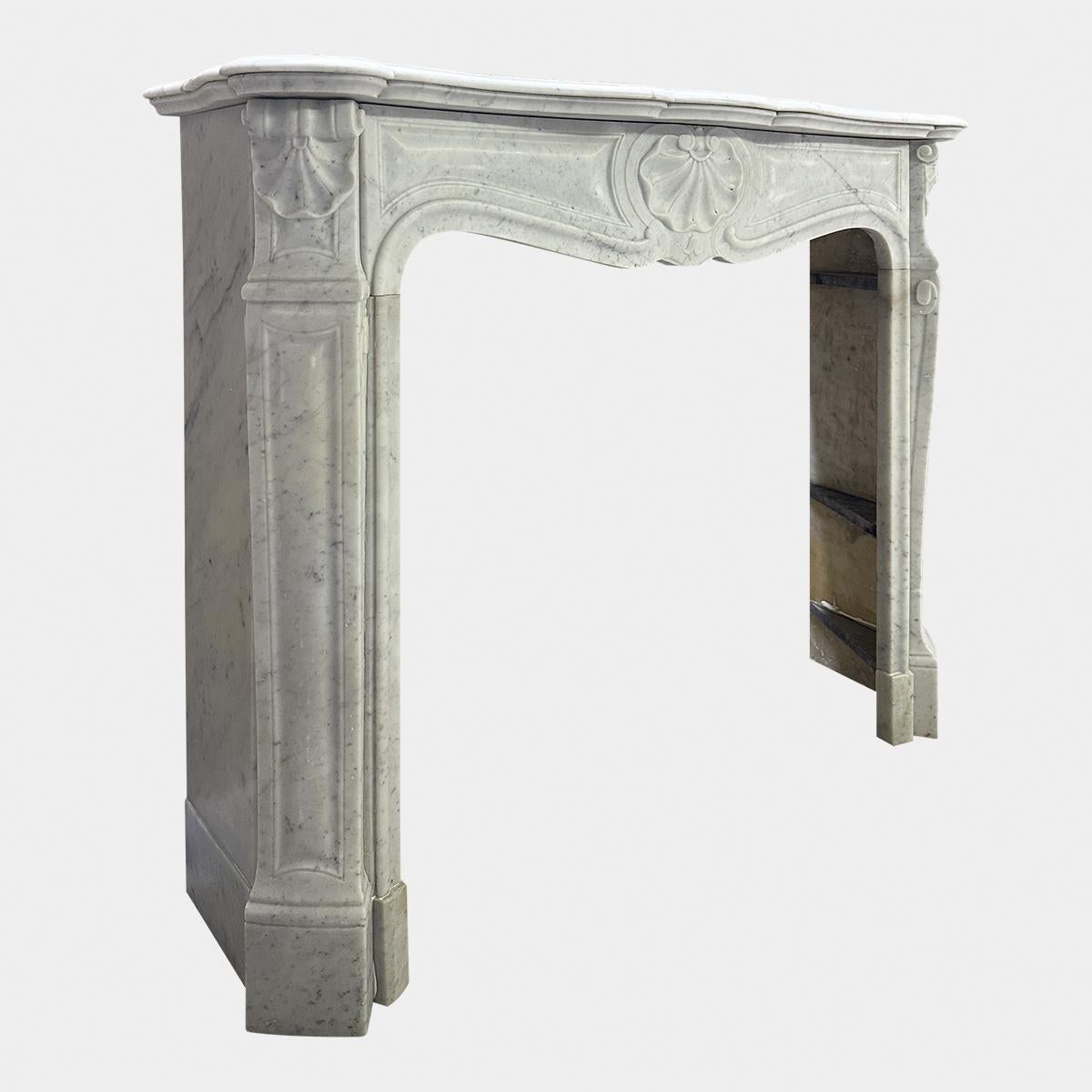 An Antique French Louis XV Style Carrara Marble Fireplace Mantel  In Good Condition For Sale In London, GB