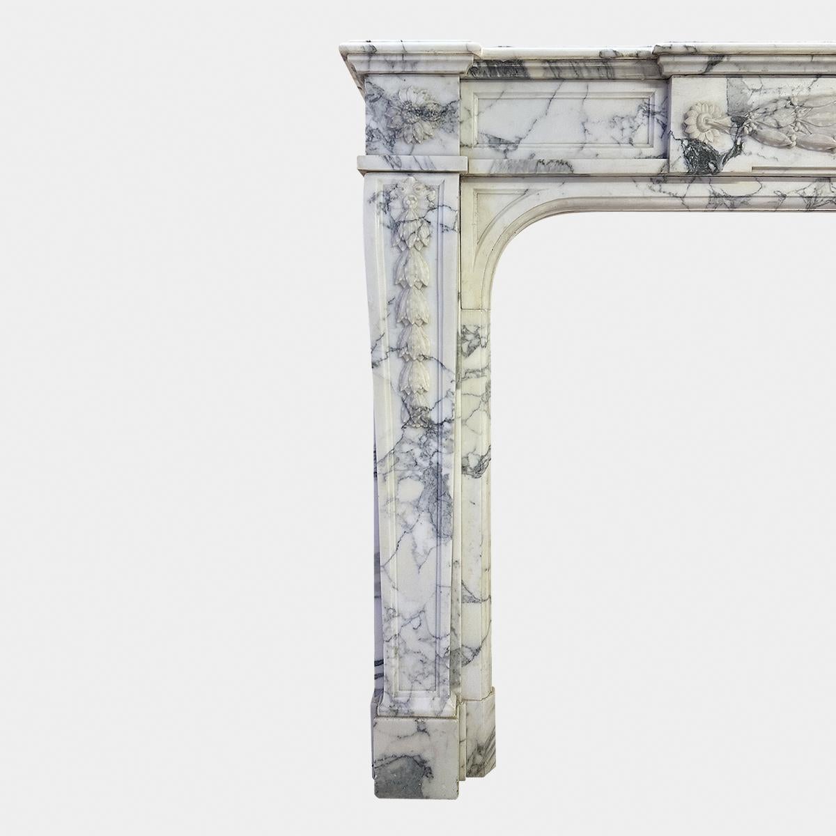 An Antique French Louis XVI Style Fireplace Mantel In Arabescato marble  In Good Condition For Sale In London, GB