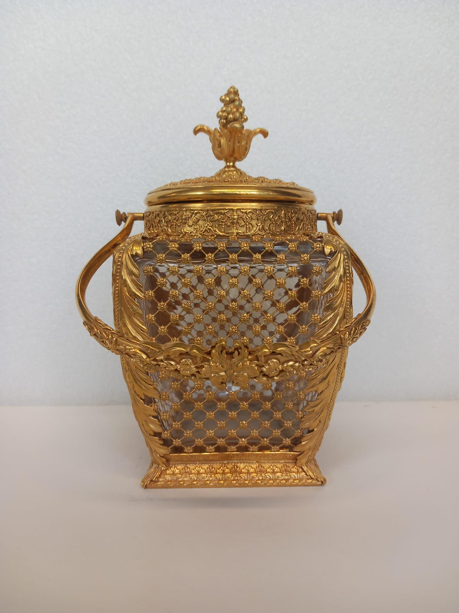 Eine antike französische Keksdose aus Ormolu und Glas oder ein Eiskübel im Angebot 2