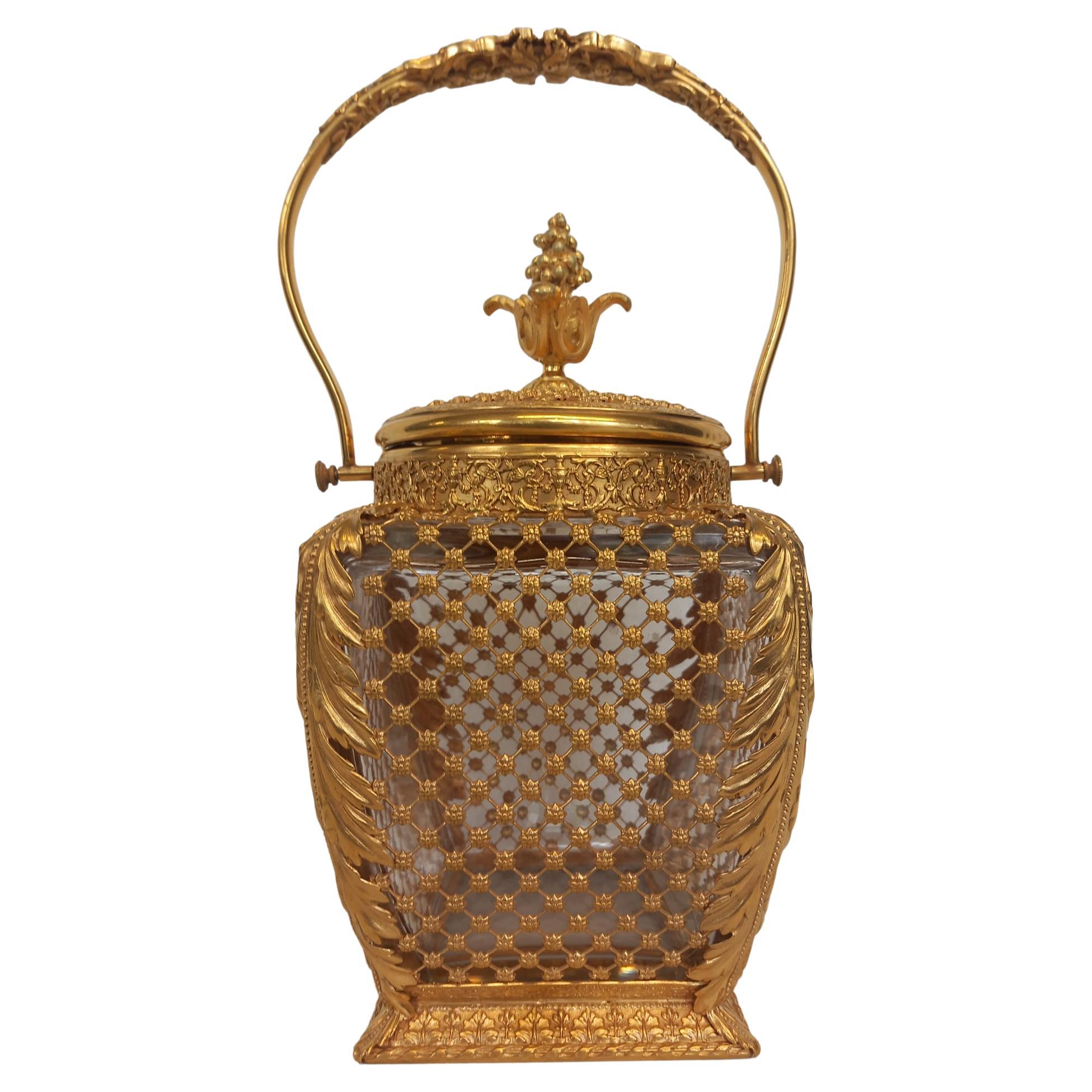 Eine antike französische Keksdose aus Ormolu und Glas oder ein Eiskübel im Angebot