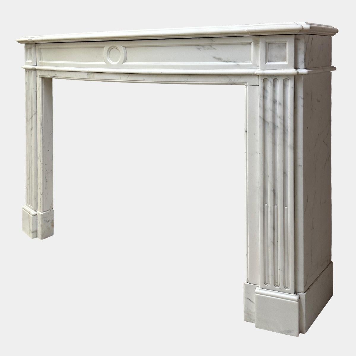 An Antique French Statuary White Marble Louis XVI Style Fireplace mantel For Sale 1