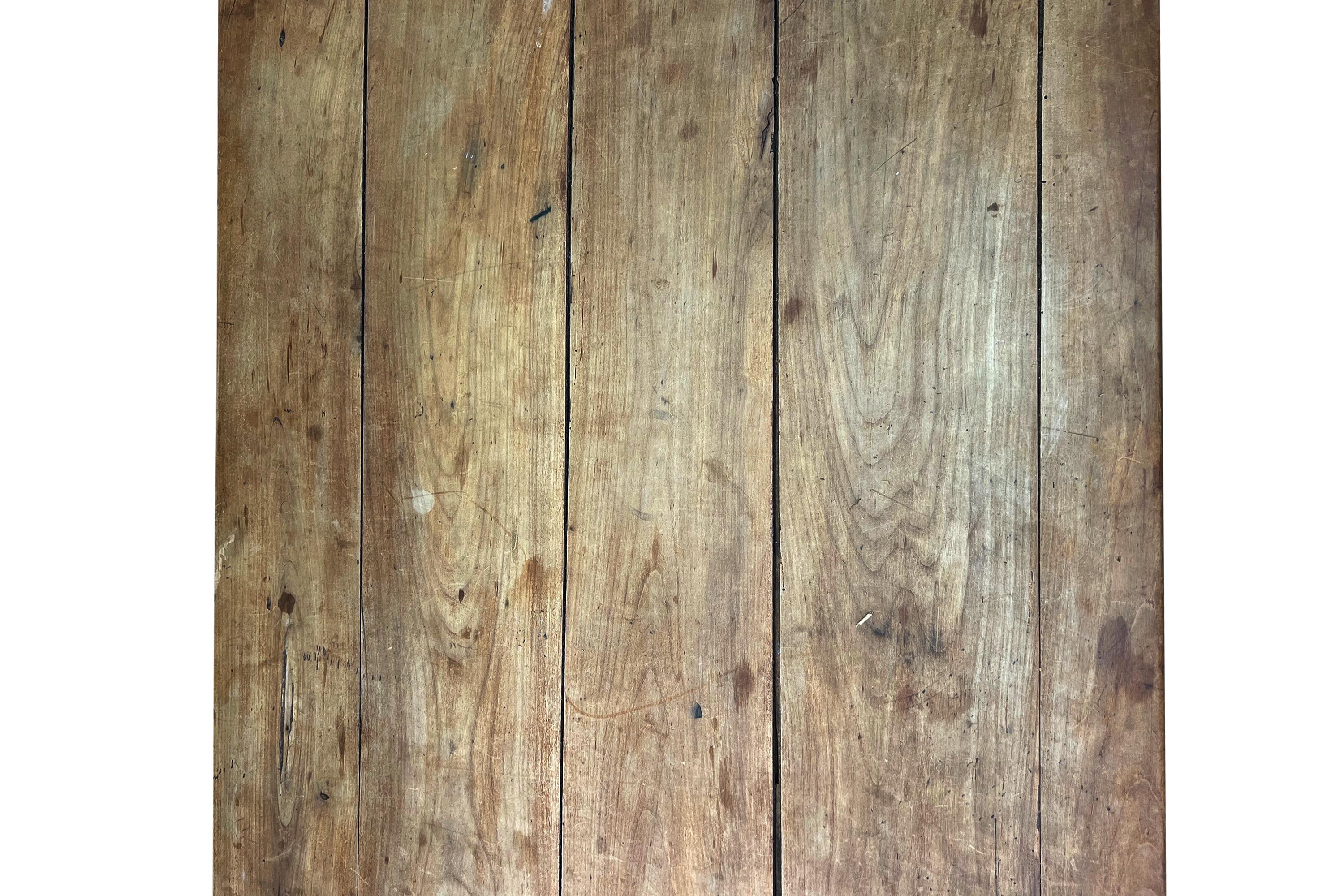 Noyer Table de salle à manger ancienne de style campagnard en noyer français Circa 1900 en vente