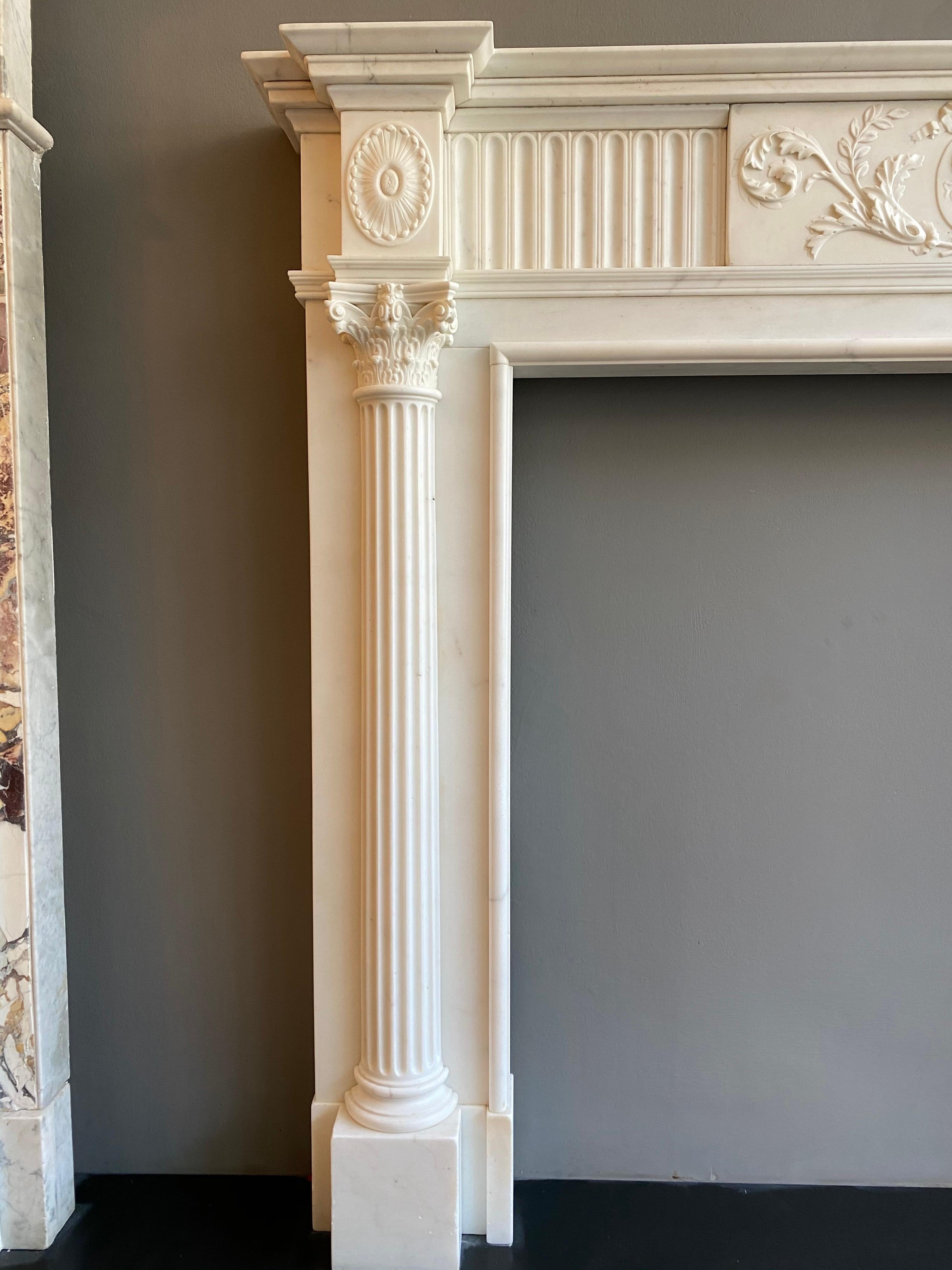 Antique Georgian Neoclassical Fireplace Mantel in Statuary White Marble In Good Condition For Sale In London, GB