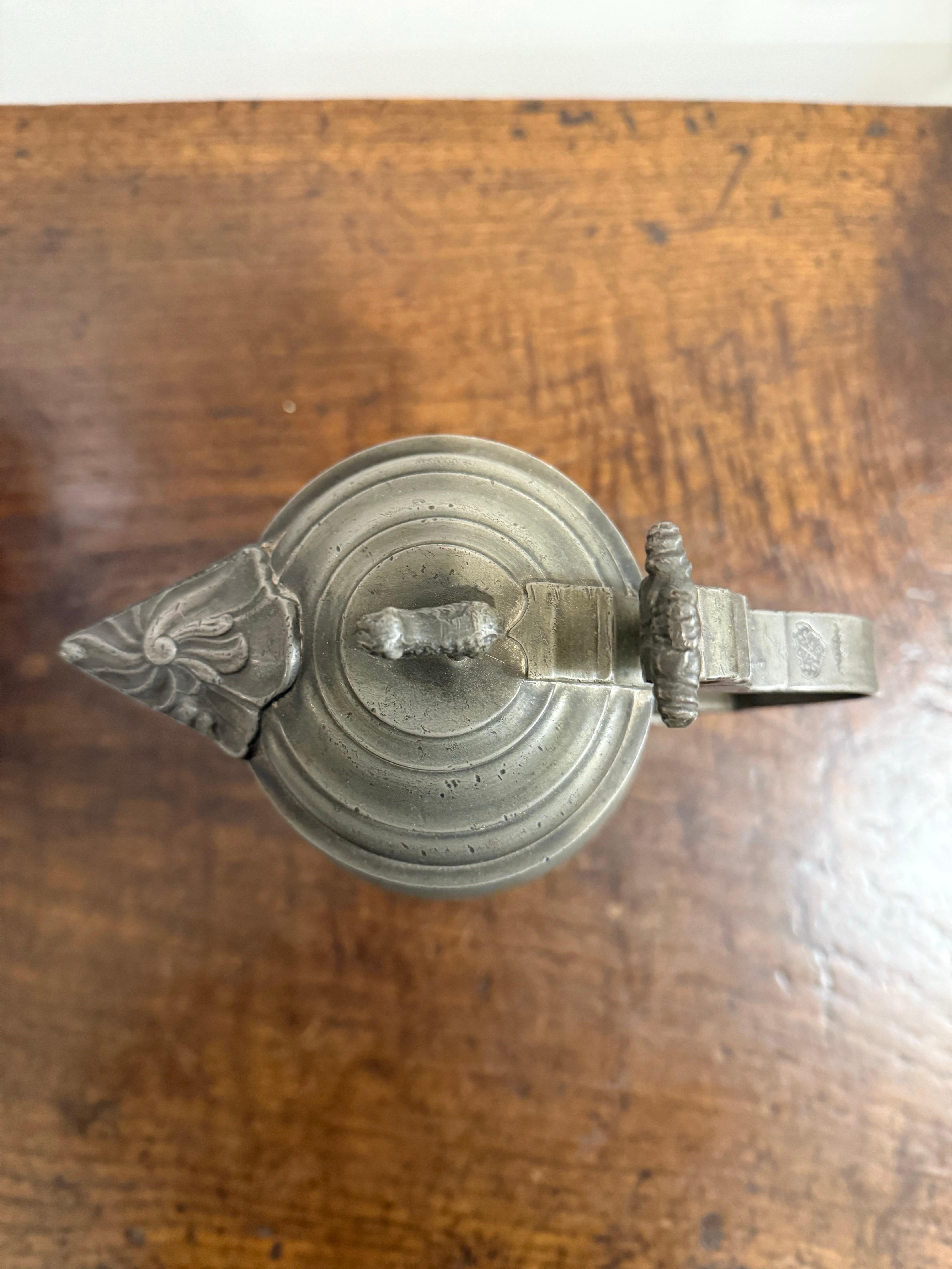 Antico vaso tedesco in peltro inciso, XVIII secolo in vendita 7