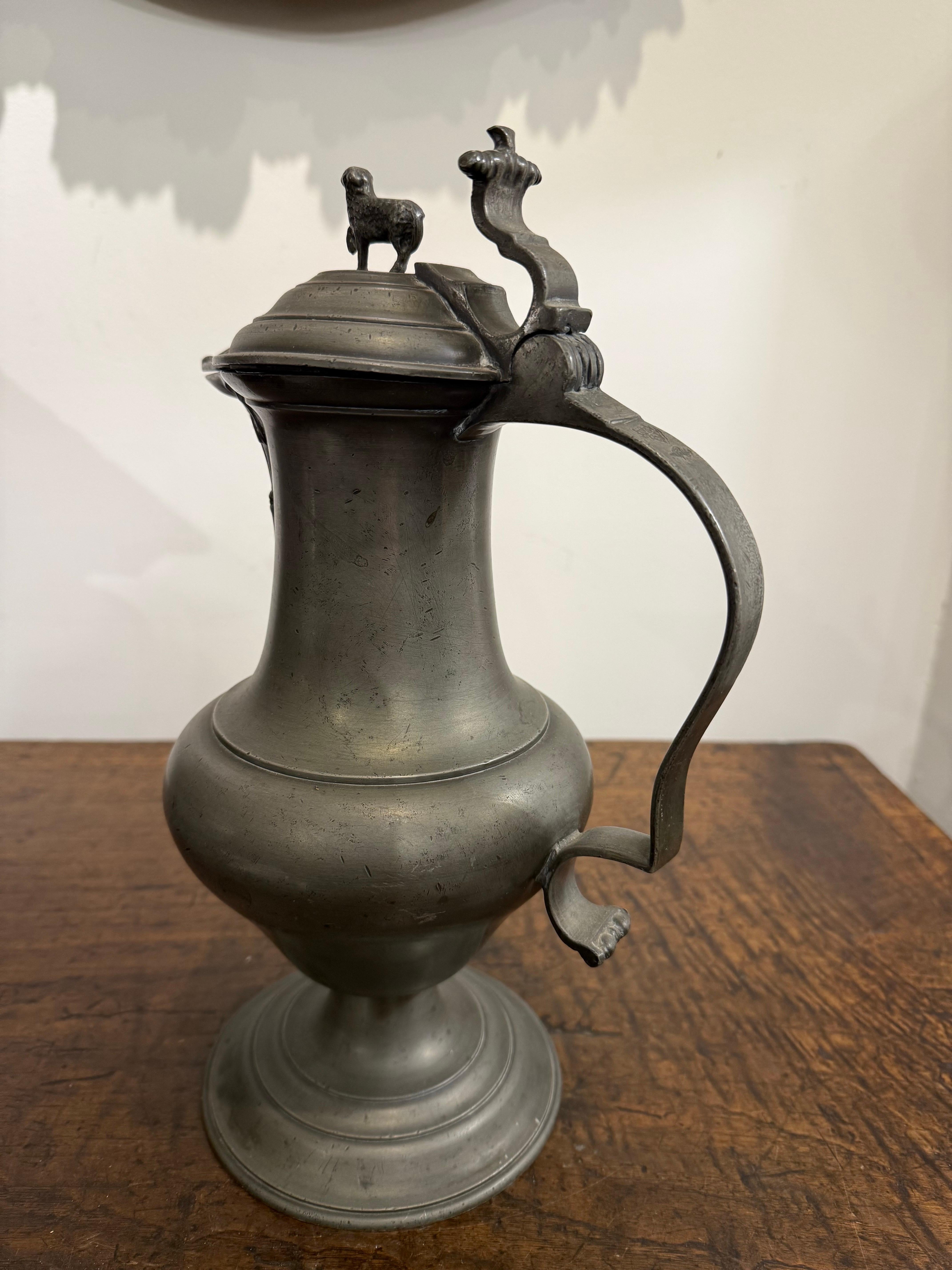 Tedesco Antico vaso tedesco in peltro inciso, XVIII secolo in vendita