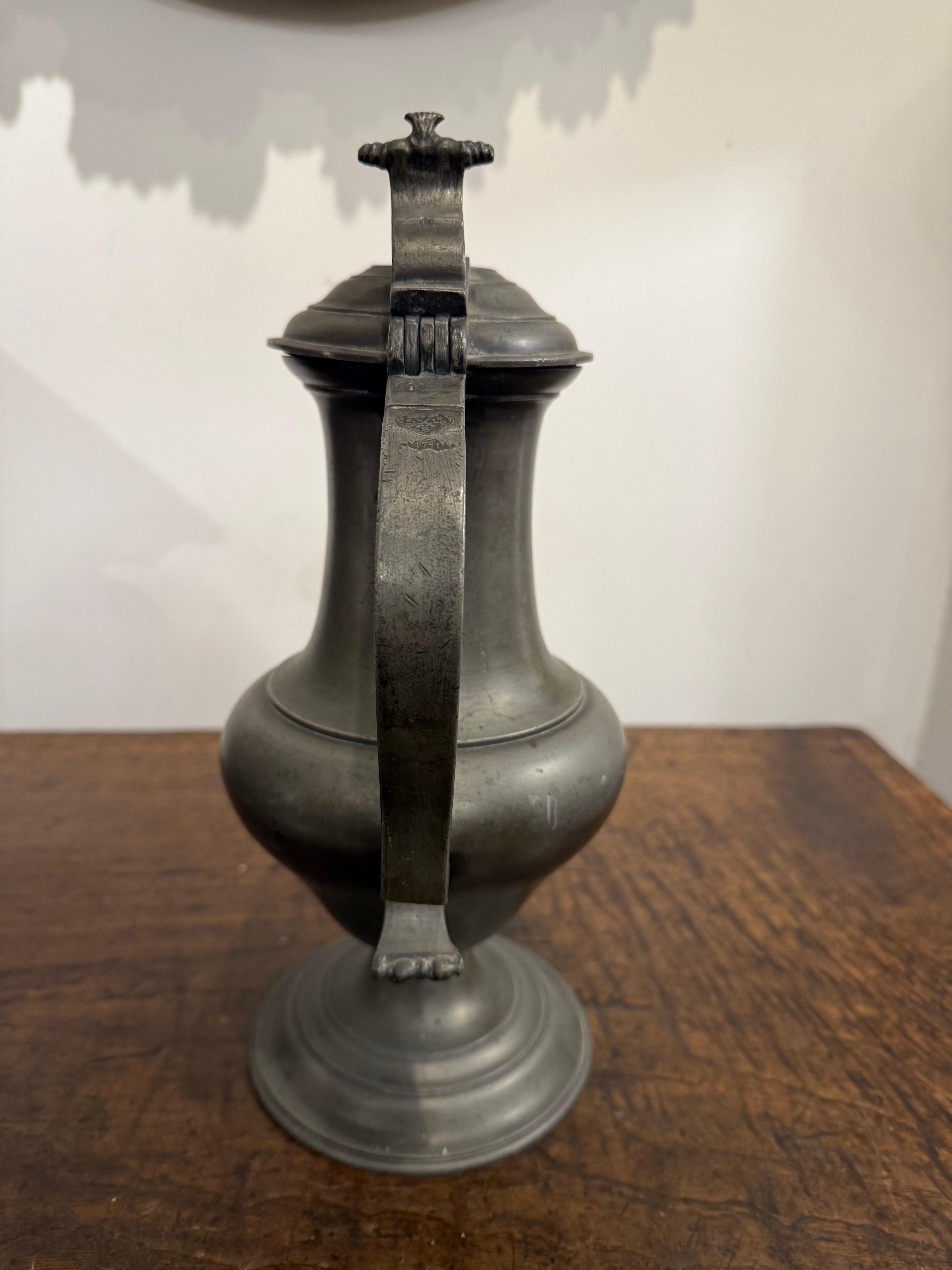 Inciso Antico vaso tedesco in peltro inciso, XVIII secolo in vendita