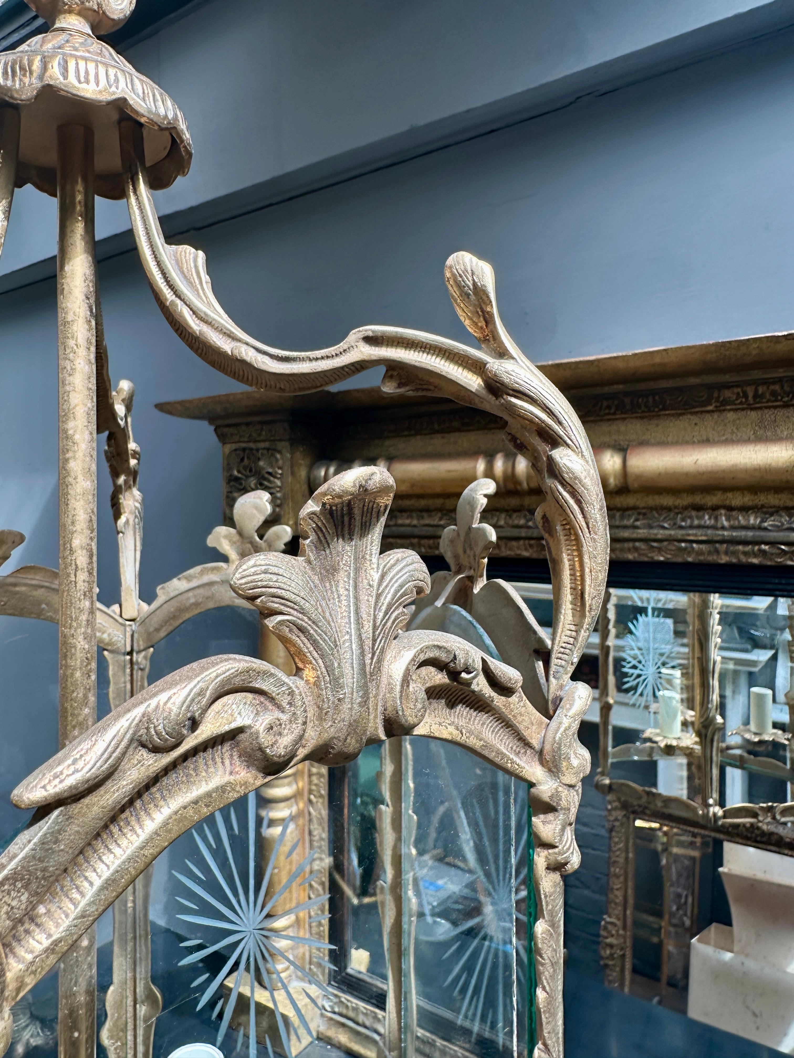 Bronze Ancien bronze doré français  Lanterne Rococo en vente