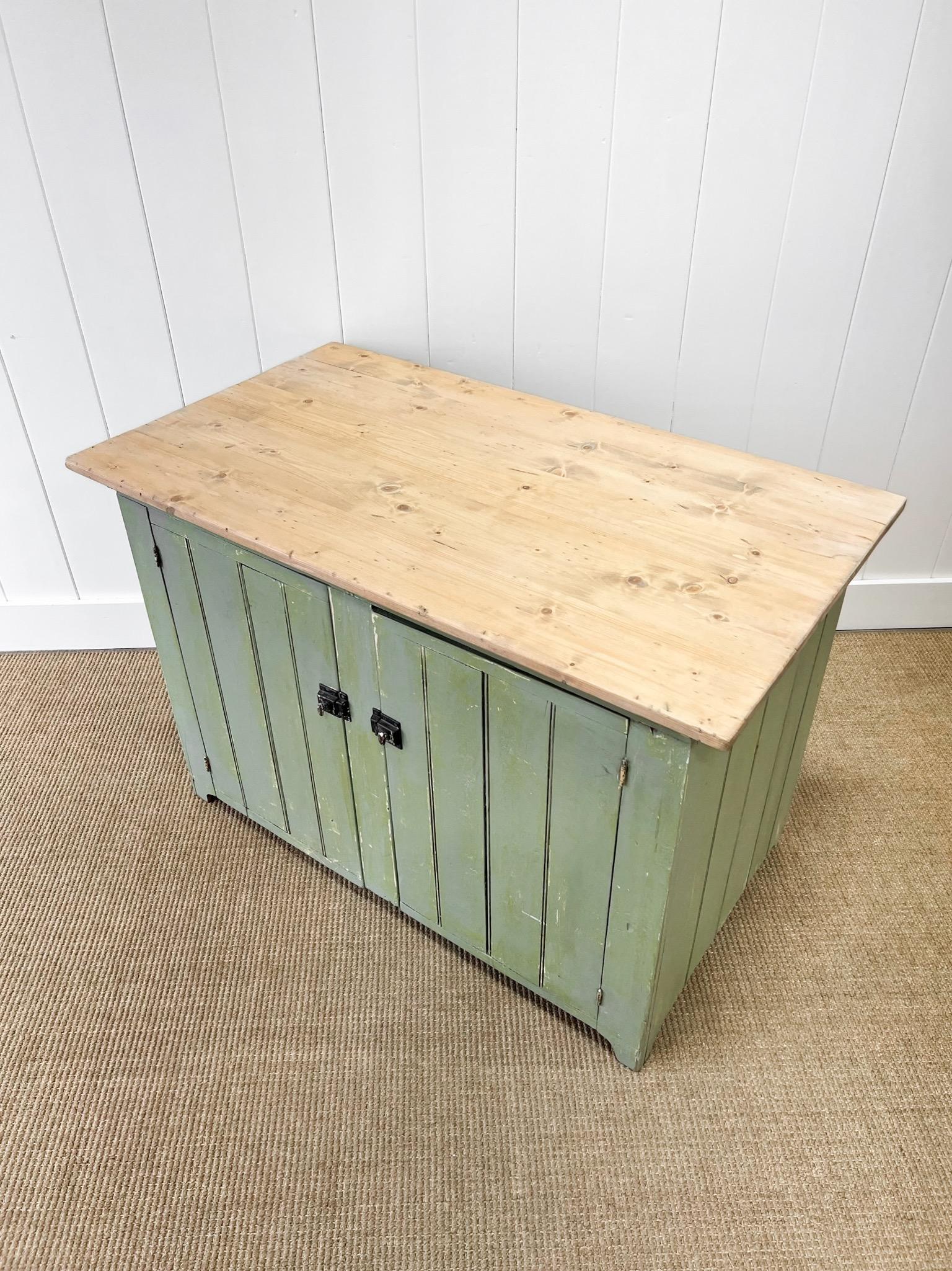 An Antique Green Painted Pine Cupboard c1900 In Good Condition For Sale In Oak Park, MI