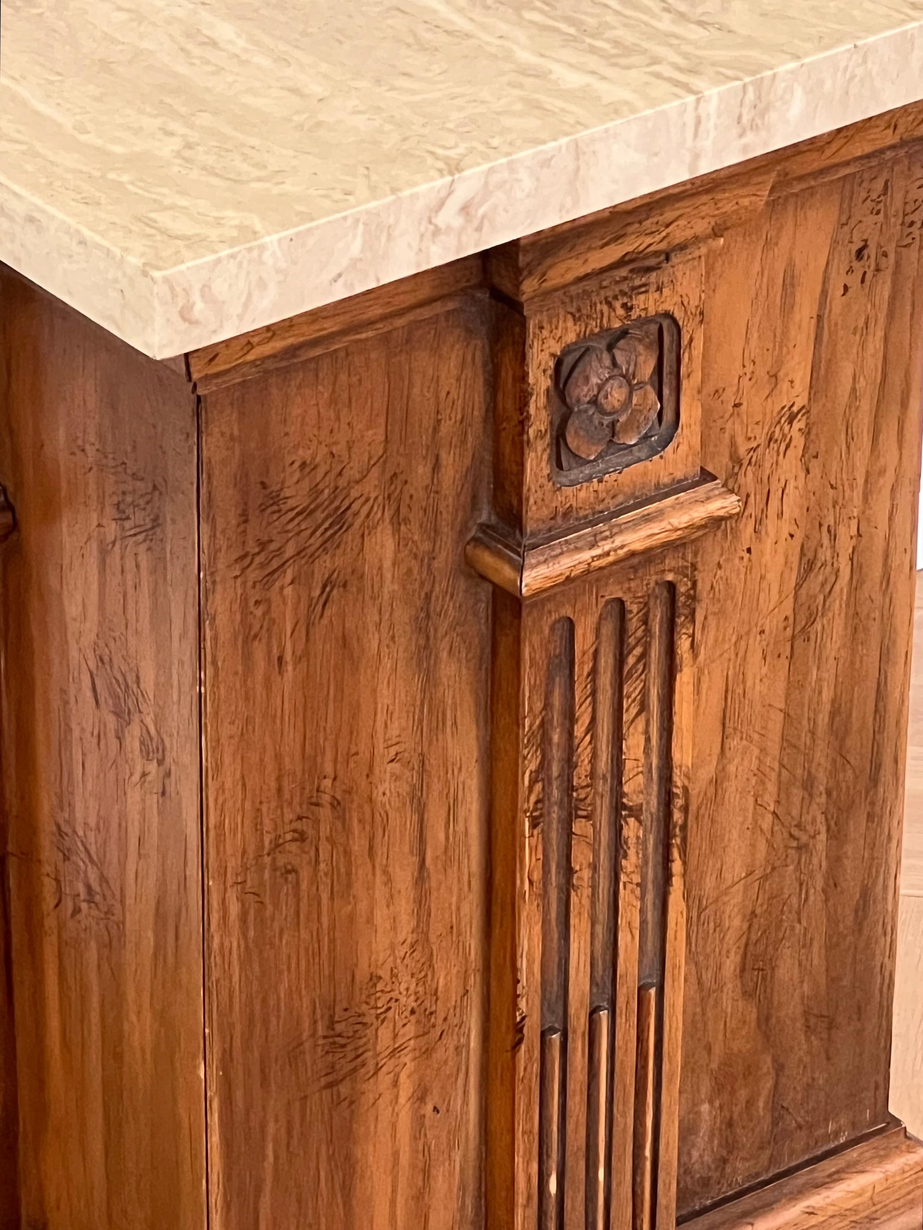 An antique hand-carved Arts & Crafts side table / pedestal, early 20th century For Sale 7