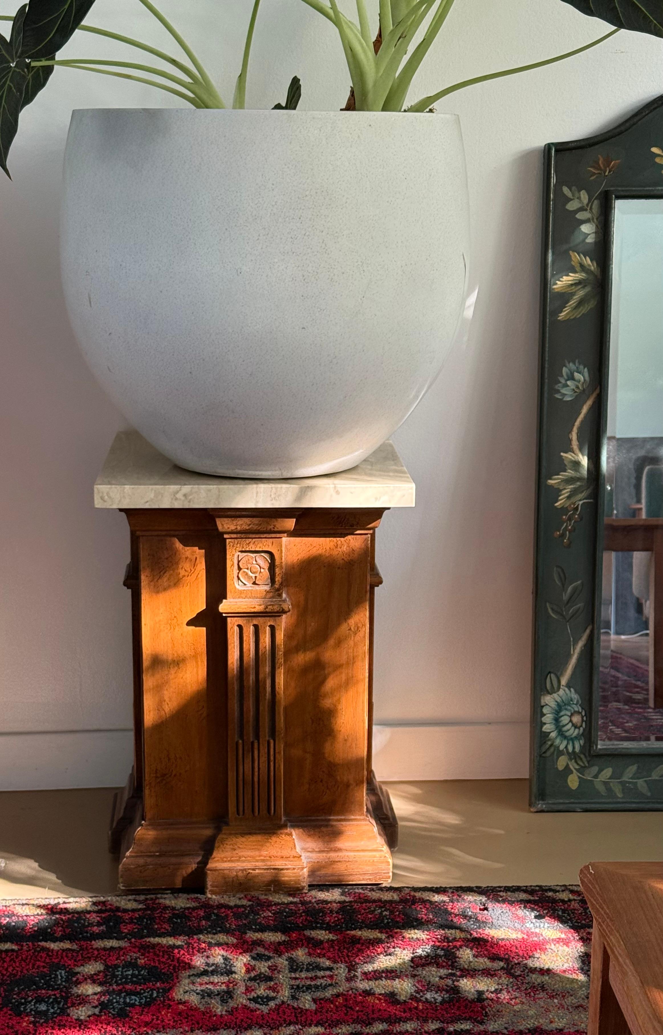 Table d'appoint / piédestal antique, sculptée à la main et de style Arts & Crafts, début du 20e siècle en vente 8