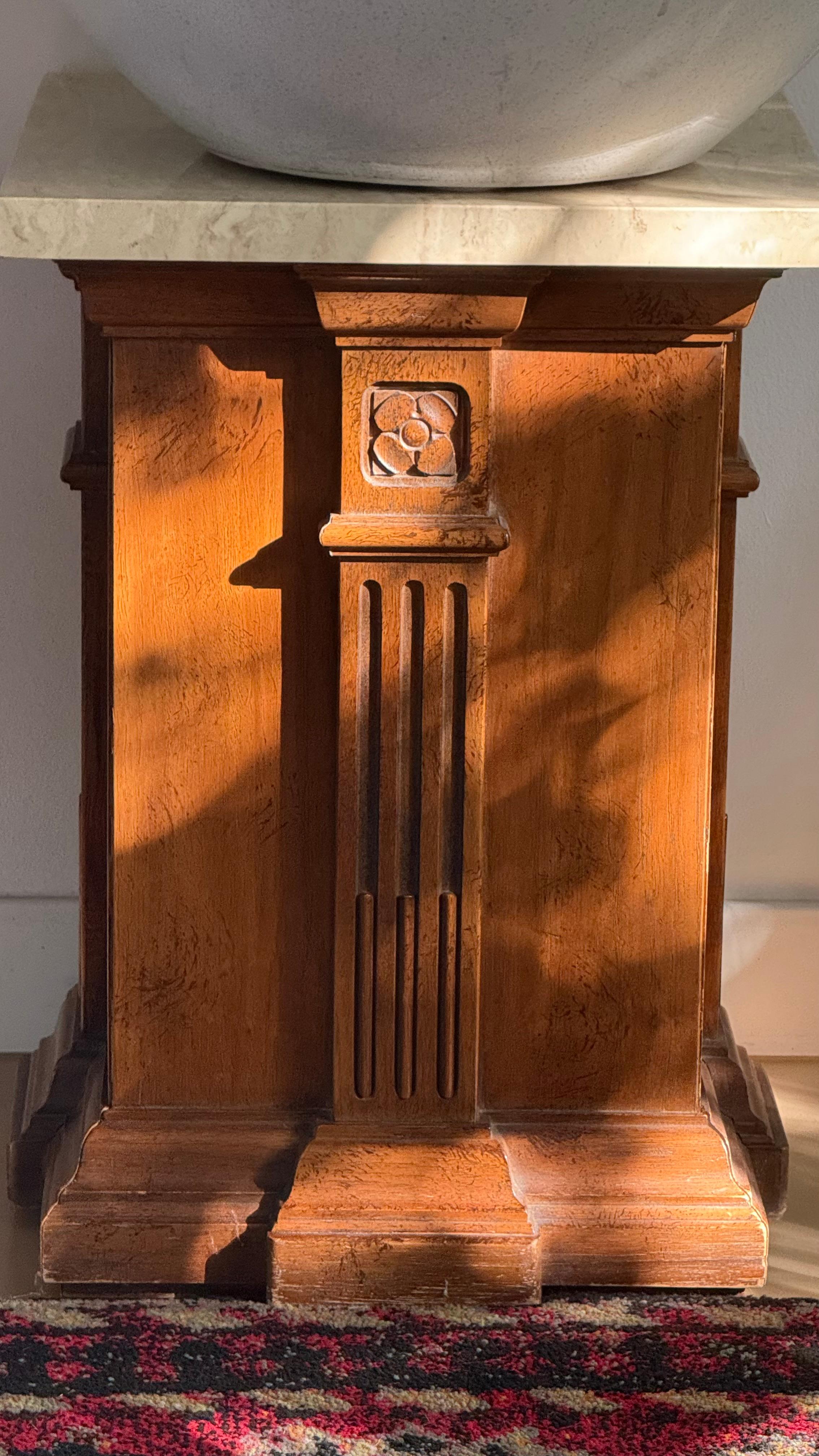 Table d'appoint / piédestal antique, sculptée à la main et de style Arts & Crafts, début du 20e siècle en vente 9