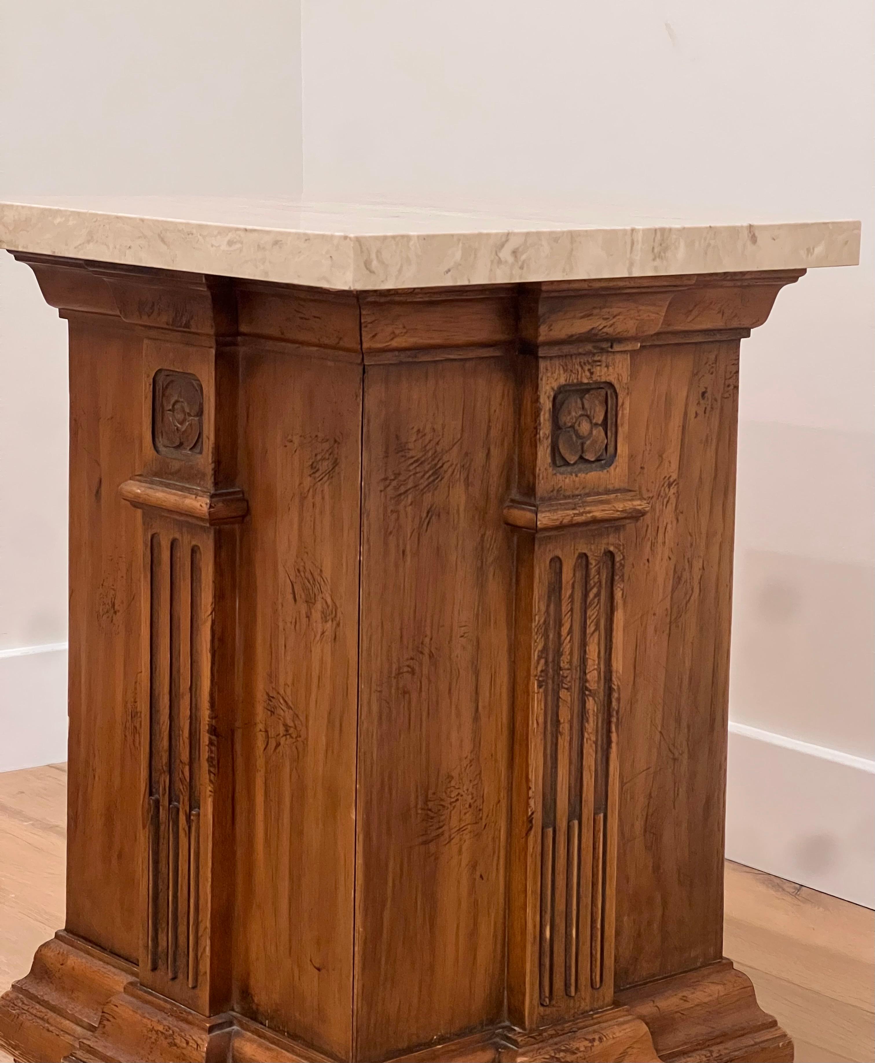 Arts and Crafts An antique hand-carved Arts & Crafts side table / pedestal, early 20th century For Sale