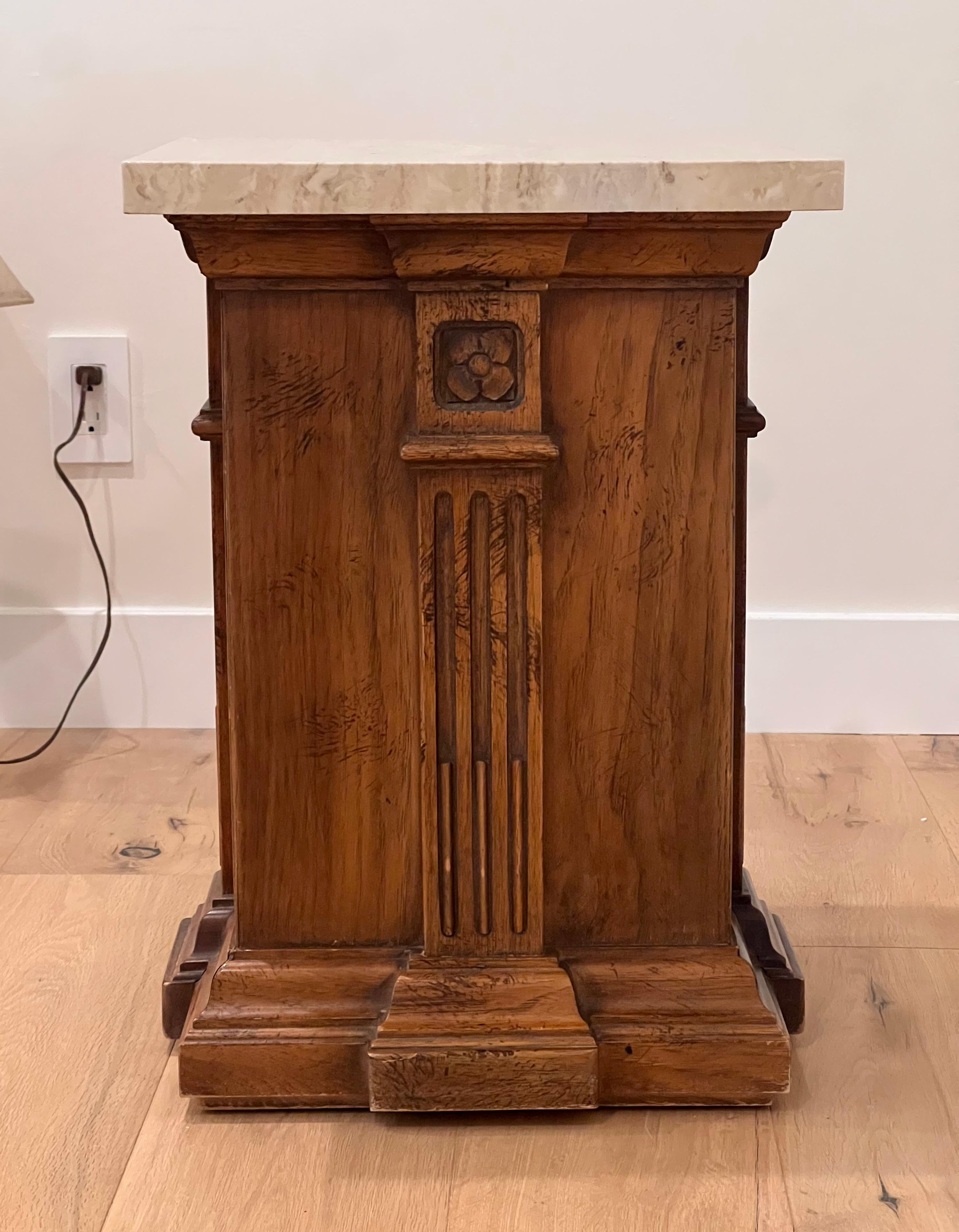 An antique hand-carved Arts & Crafts side table / pedestal, early 20th century In Good Condition For Sale In View Park, CA