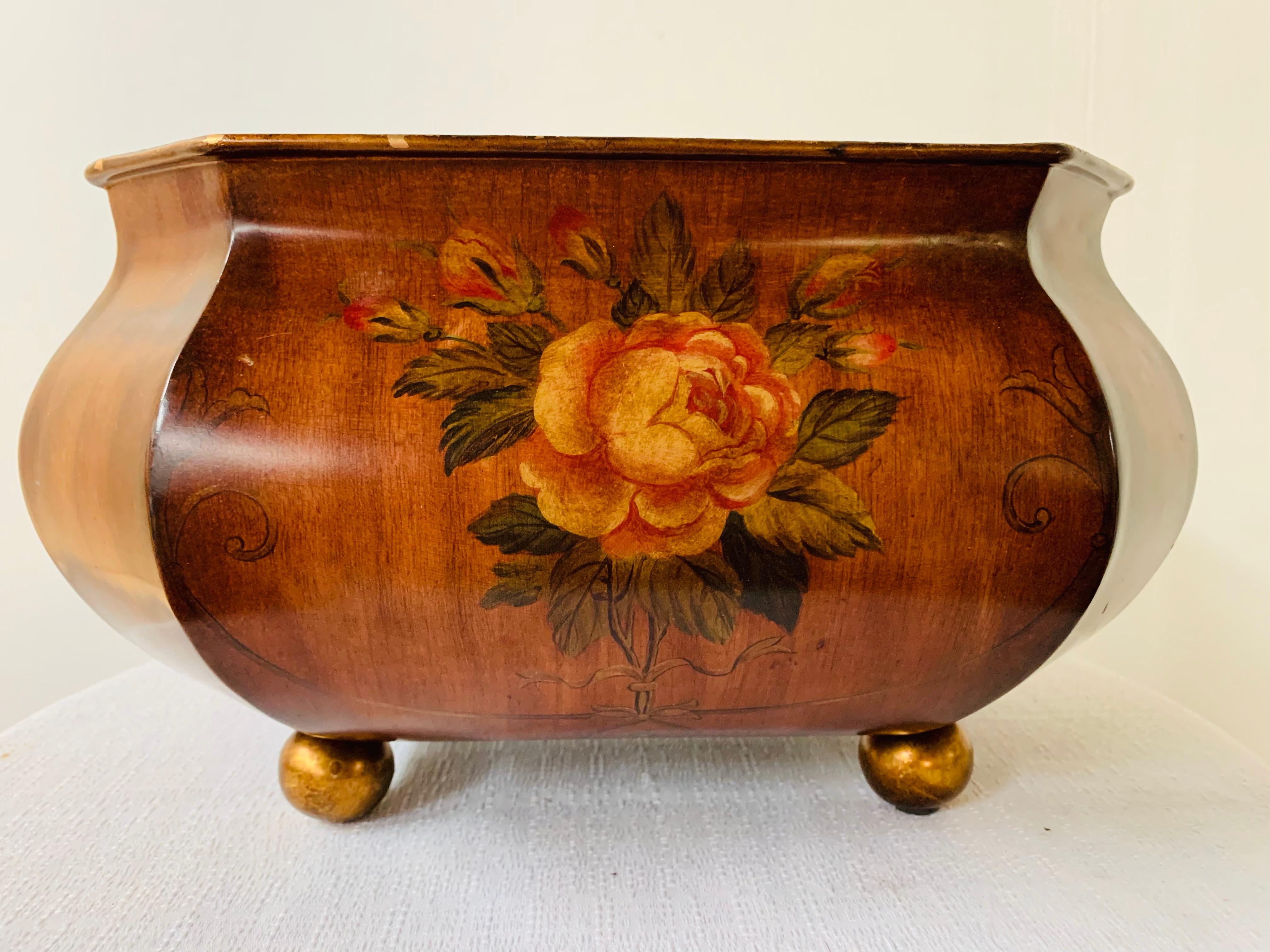 Arcón o Caja de Metal Marrón Antiguo Pintado a Mano con Diseño Floral 4