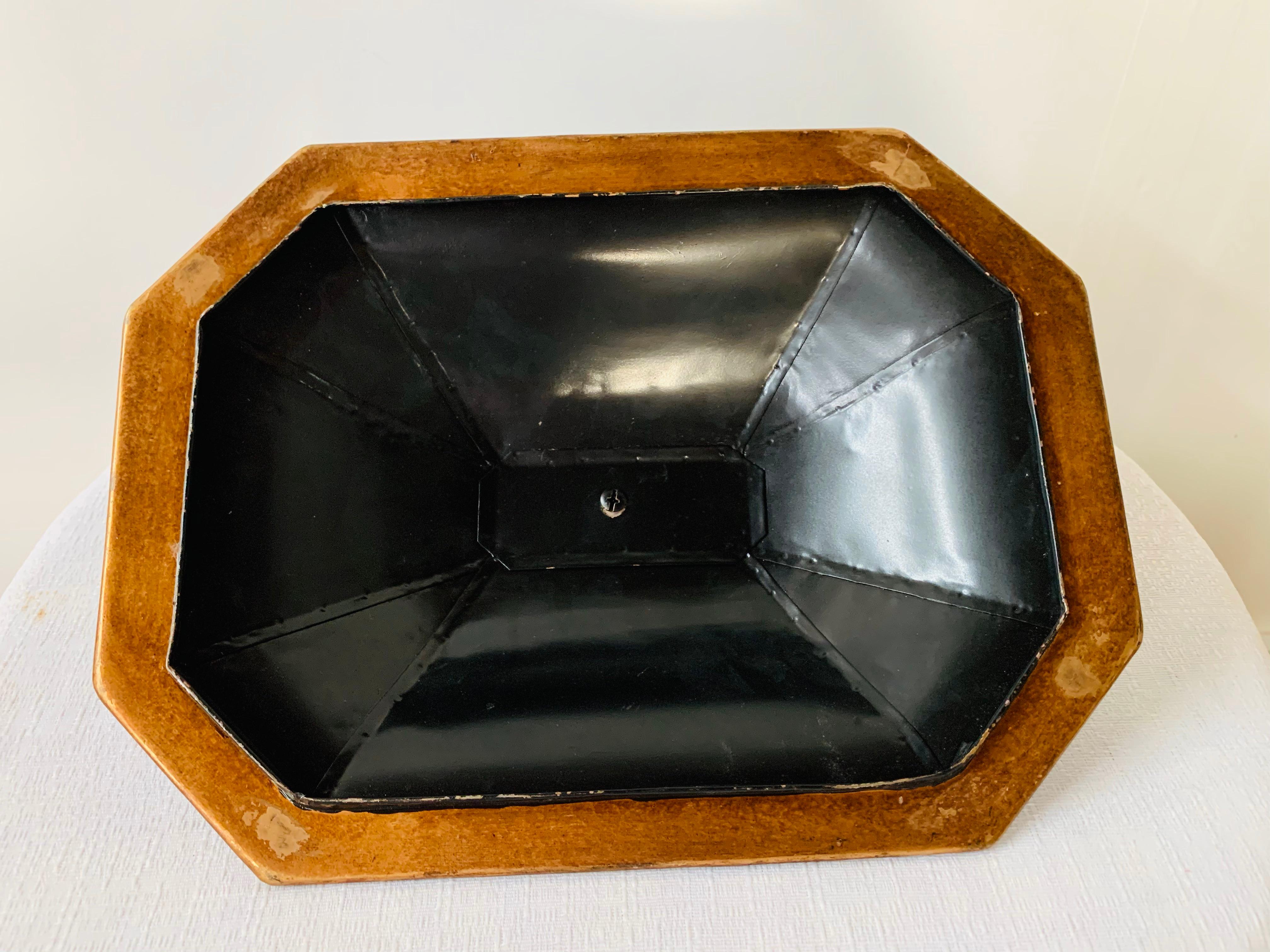 Arcón o Caja de Metal Marrón Antiguo Pintado a Mano con Diseño Floral 9