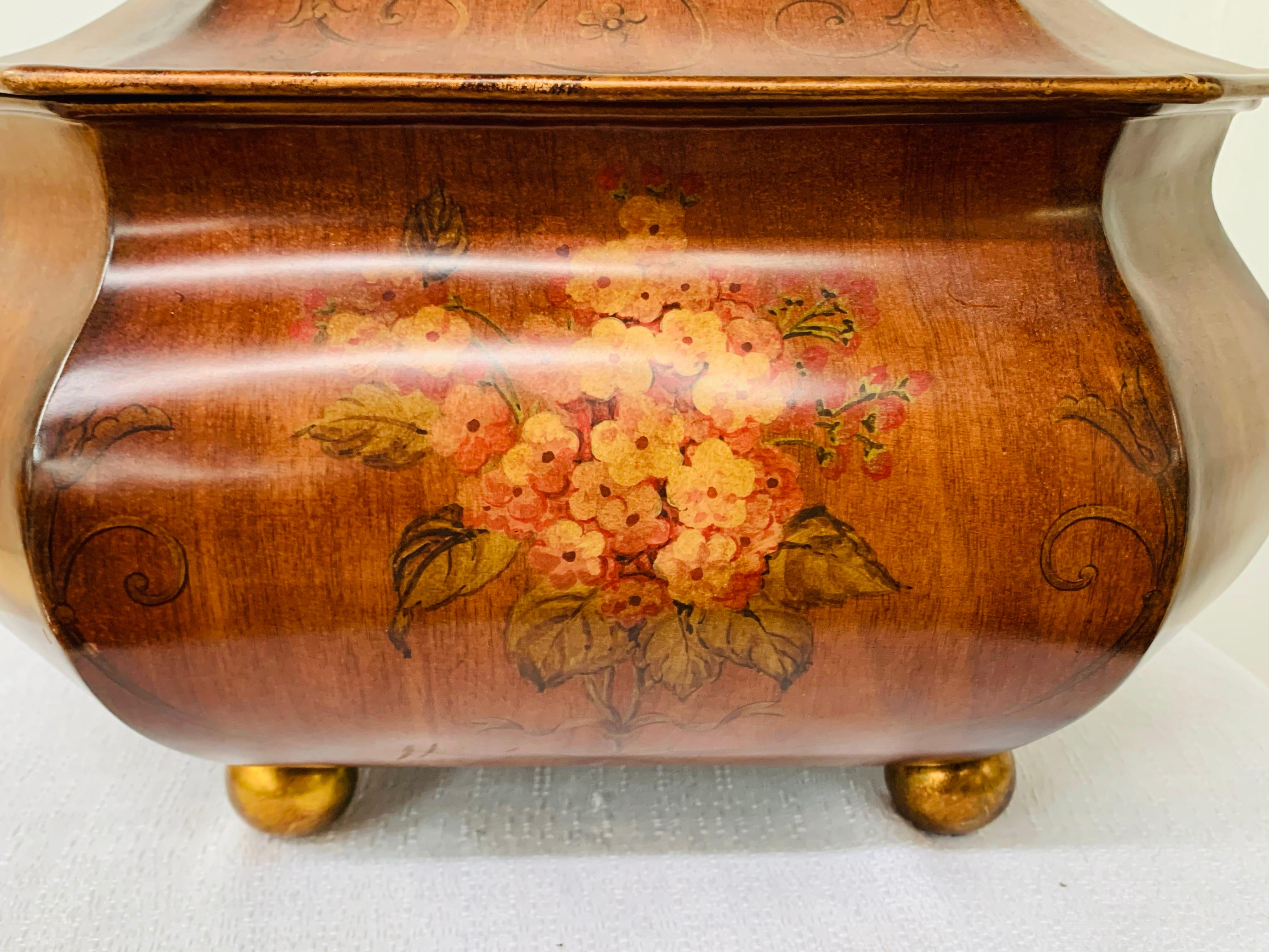Arcón o Caja de Metal Marrón Antiguo Pintado a Mano con Diseño Floral mediados del siglo XX