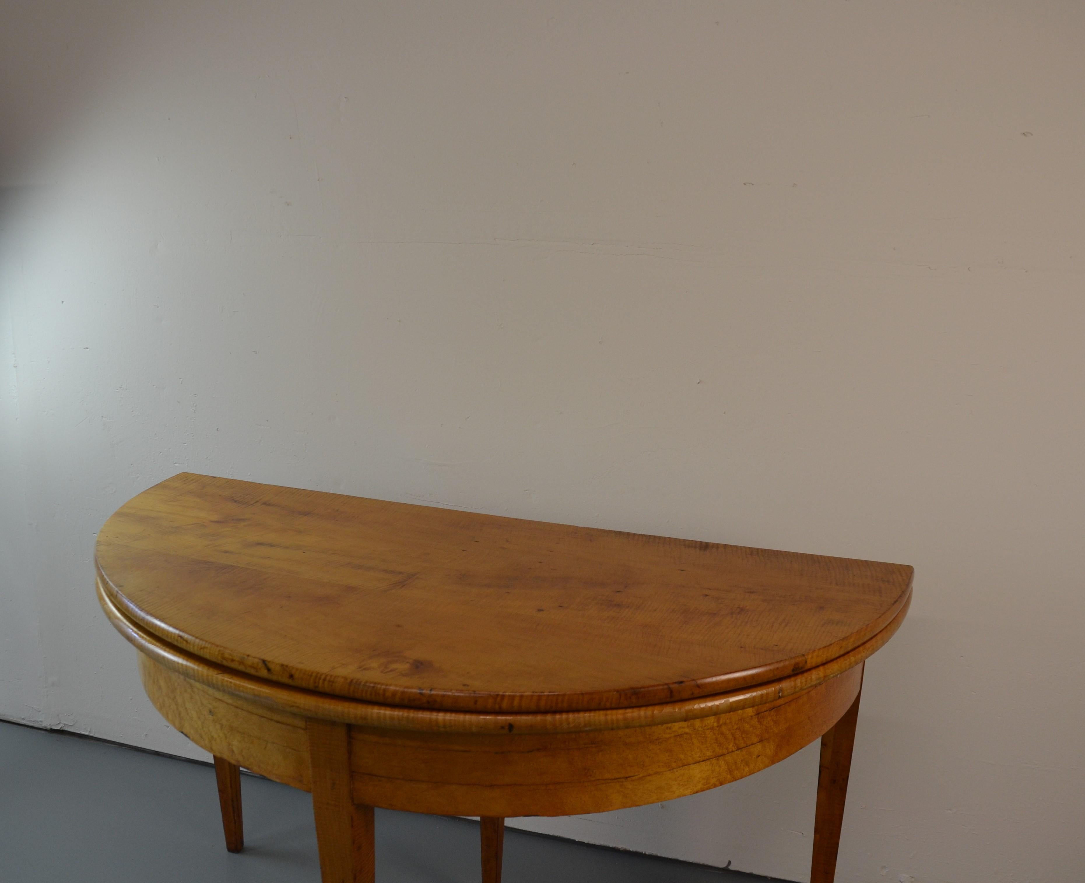 Américain Table à cartes ancienne Hepplewhite Demi Lune/Table à cartes, vers 1800