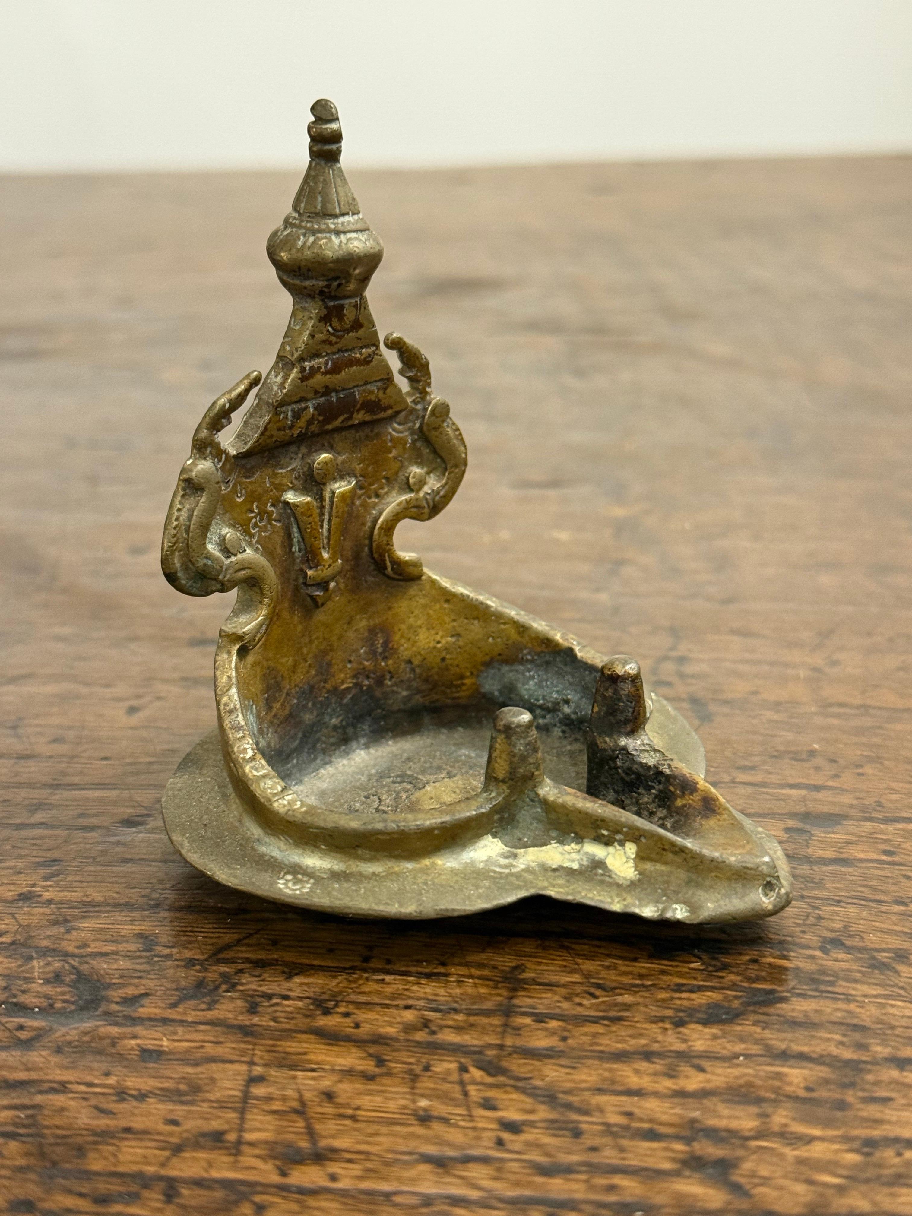 Antica lampada Shiva indiana in bronzo, XIX secolo in vendita 4