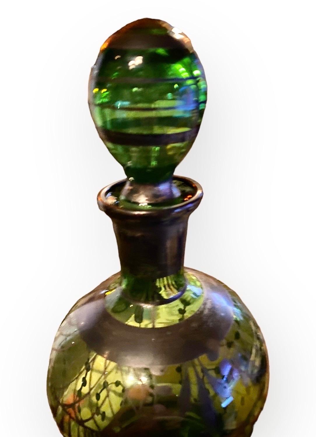 Antiker italienischer Smaragd-Dekanter aus mundgeblasenem Glas und Silber mit vier Gläsern aus Smaragd im Angebot 1