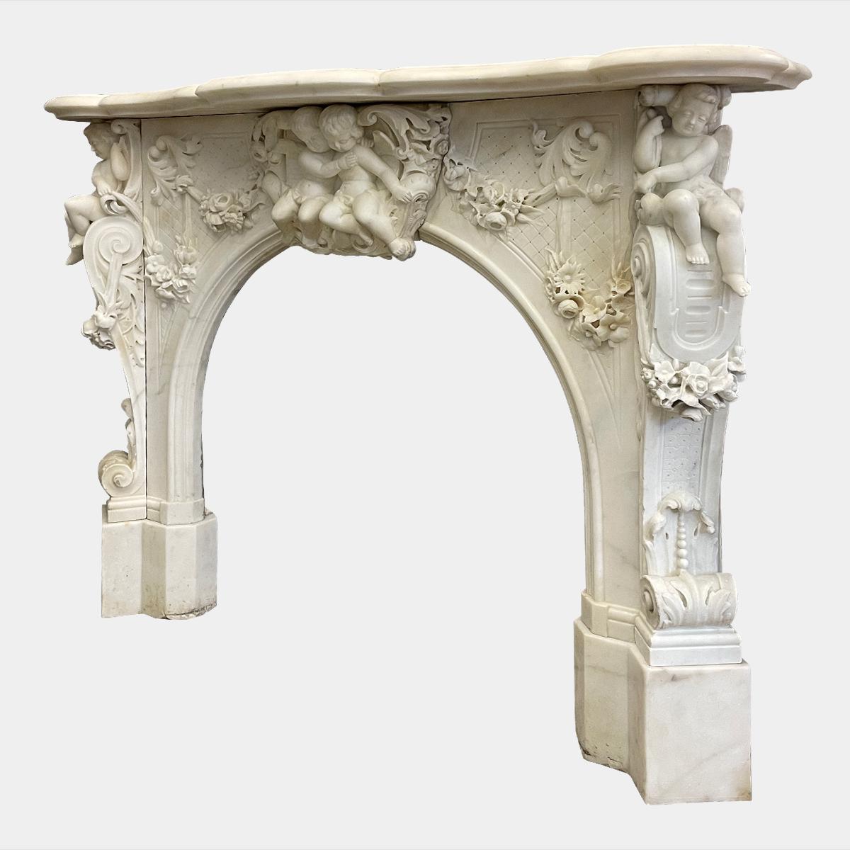 Antiker italienischer Kaminsims aus weißem Bildhauermarmor im Barockstil (Italienisch) im Angebot