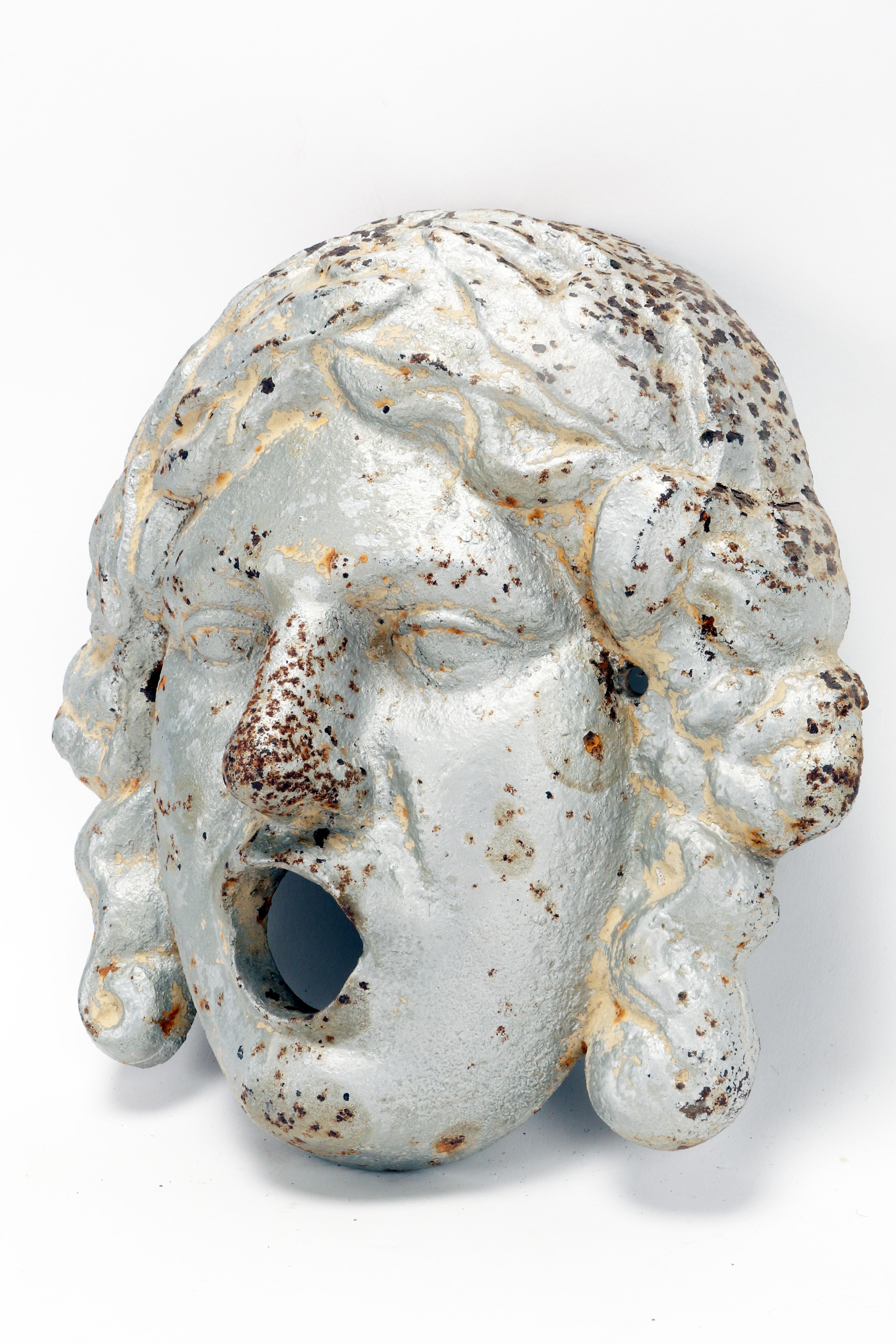 An antique Italian woman face from a garden fountain, Italy end of 19th century. In Good Condition For Sale In Milan, IT