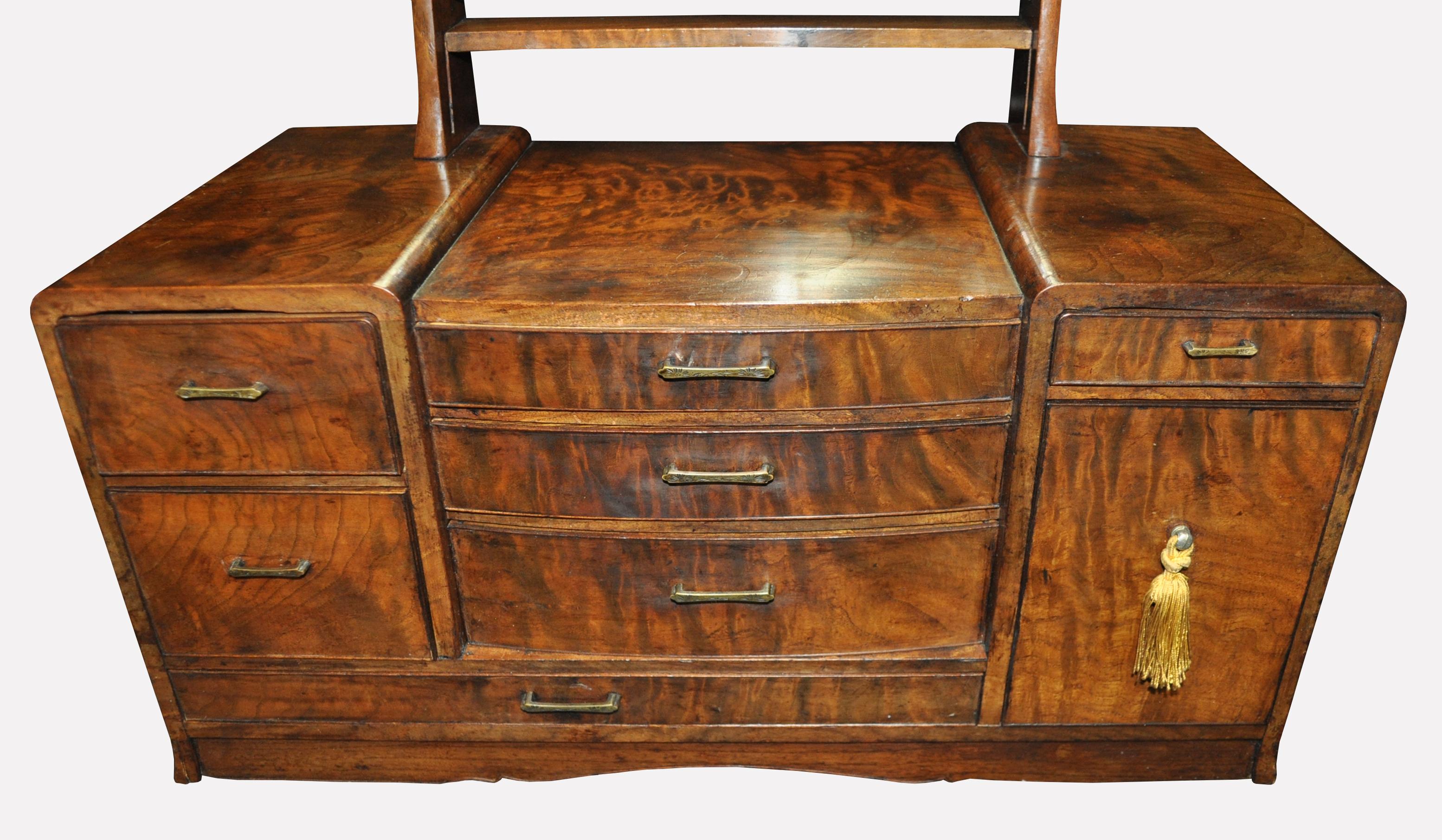 
An antique Japanese 'Kyodai' tansu (vanity chest) with an elegant tall arched mirror and eight drawers of varied size to accommodate a diverse array of personal effects. The pronounced grain of the wood is that of a beautiful Zelkova wood burl, a
