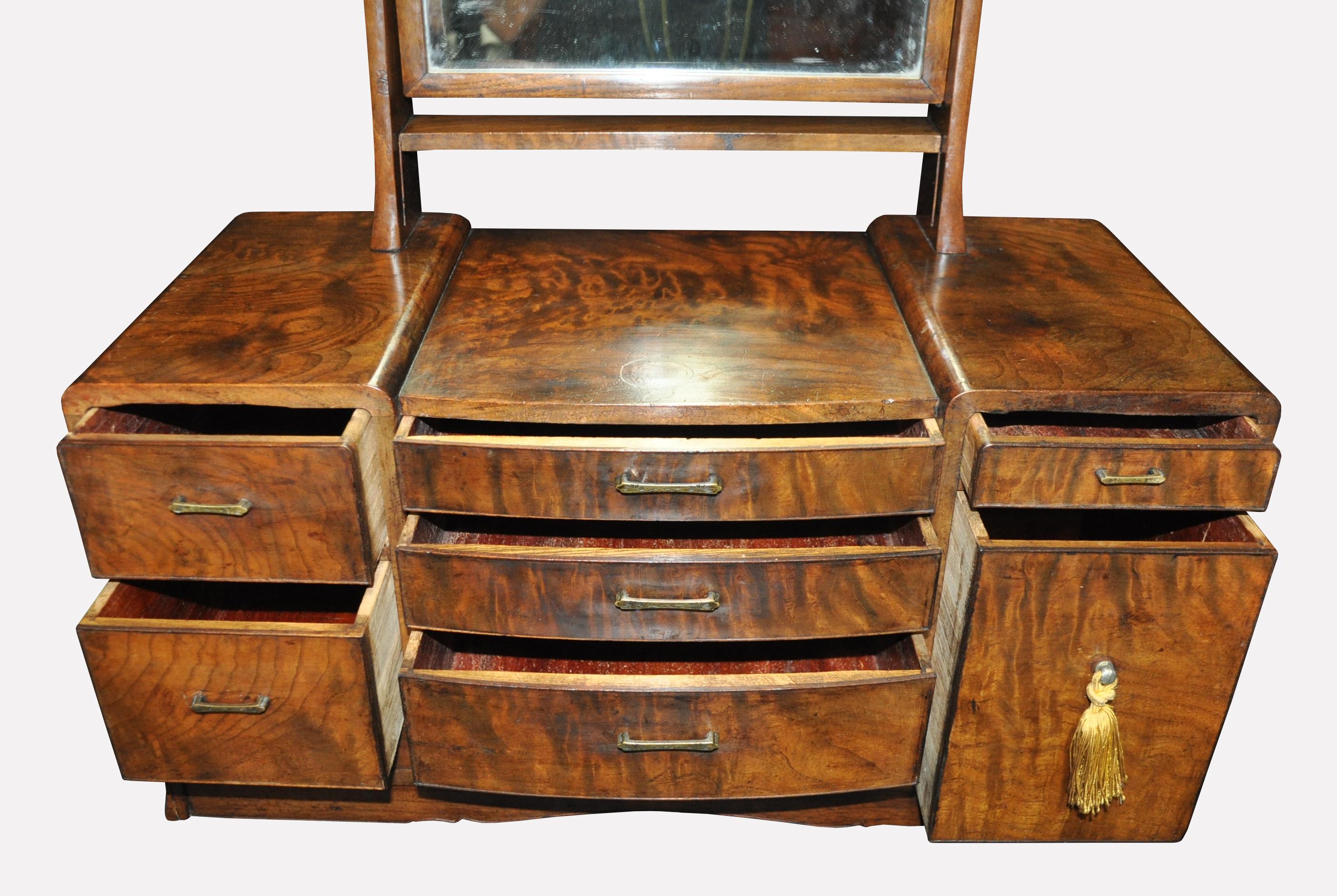 An antique Japanese 'Kyodai' tansu (vanity chest) In Good Condition For Sale In West Palm Beach, FL