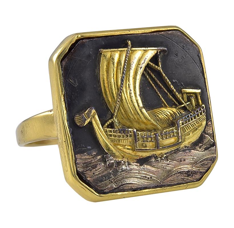 The Shakudo work in mixed metals, featuring a Japanese sailing boat and mounted in a 14k Gold mount from the 1930's.
An appealing Ring.
Condition: Good
Finger size:  US  6 3/4       UK  N     CN  13
Dimensions of head:    1.8 cm wide x 1.8 cm