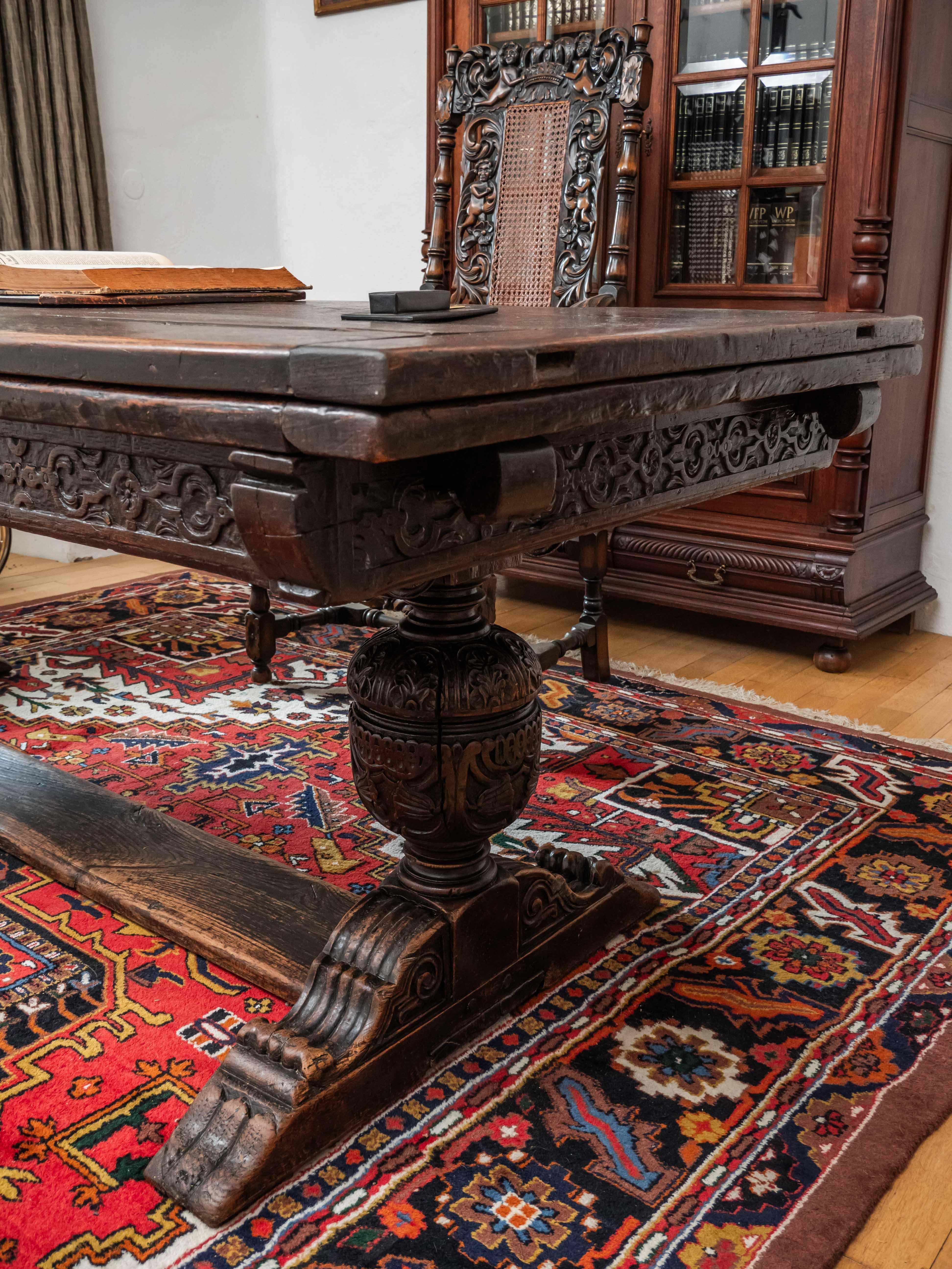 An antique large English table from the early 18th century For Sale 6