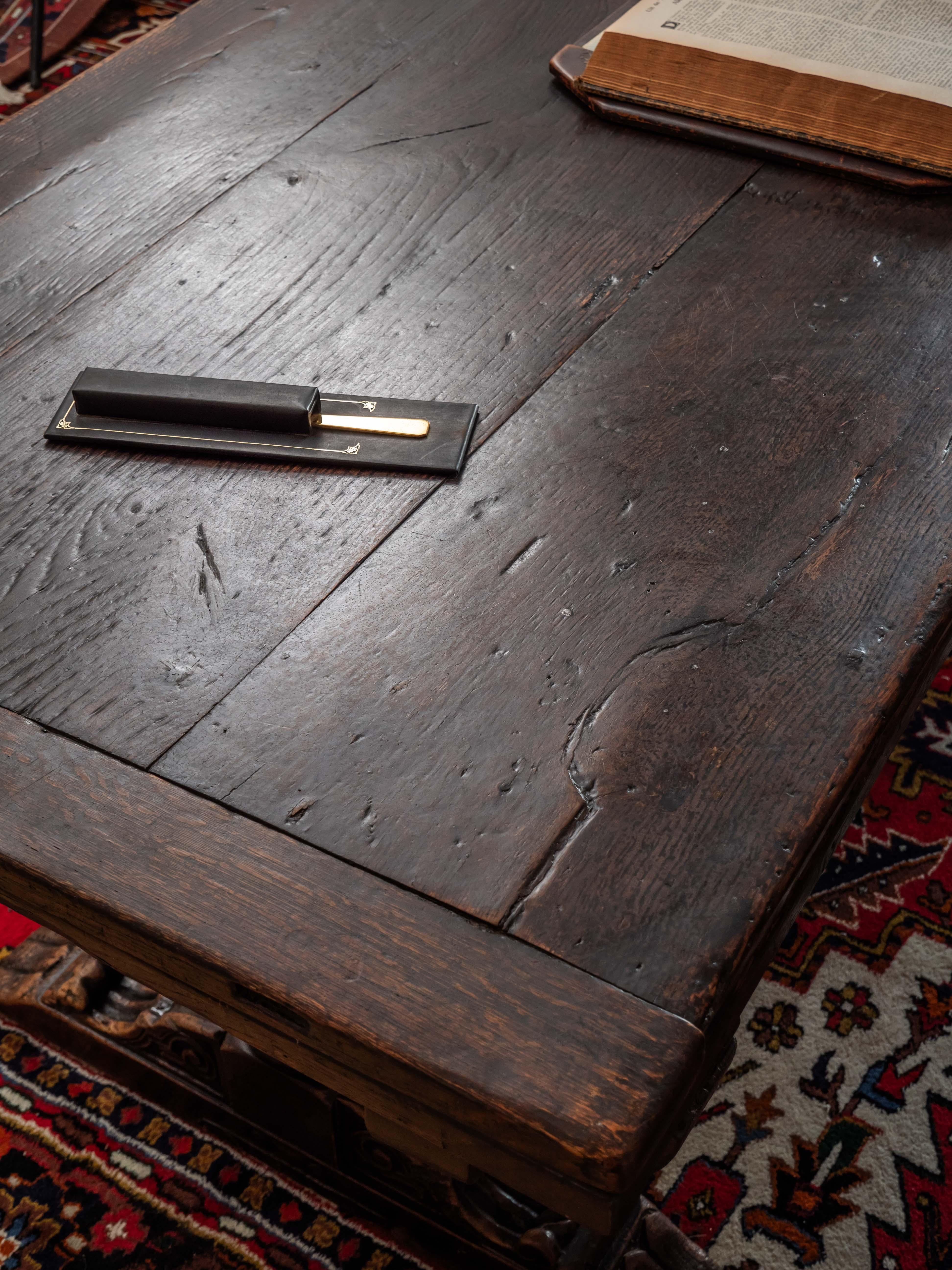 An antique large English table from the early 18th century For Sale 3