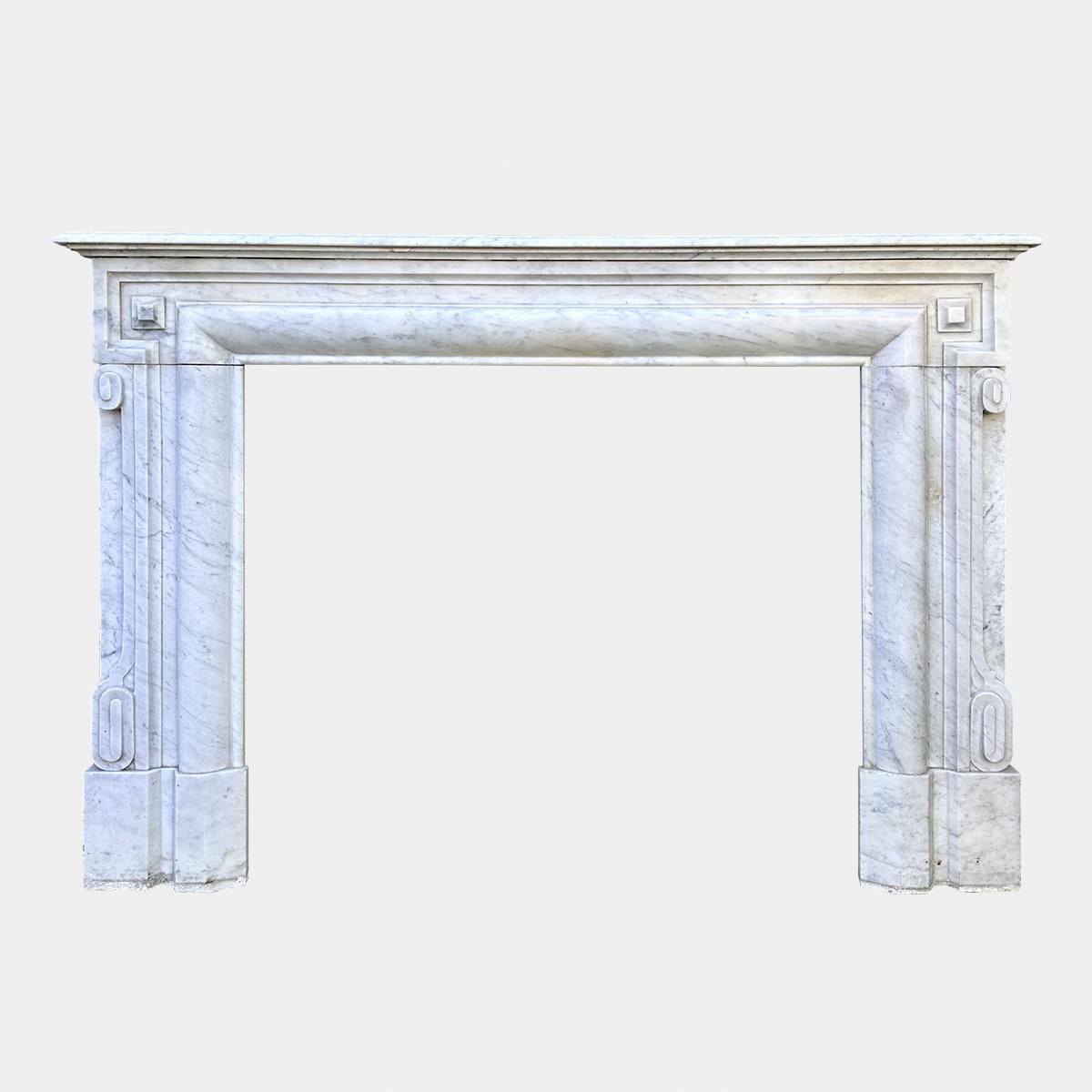 An Antique large French Louis XIV Style Carrara Marble Fireplace Mantel  In Good Condition For Sale In London, GB