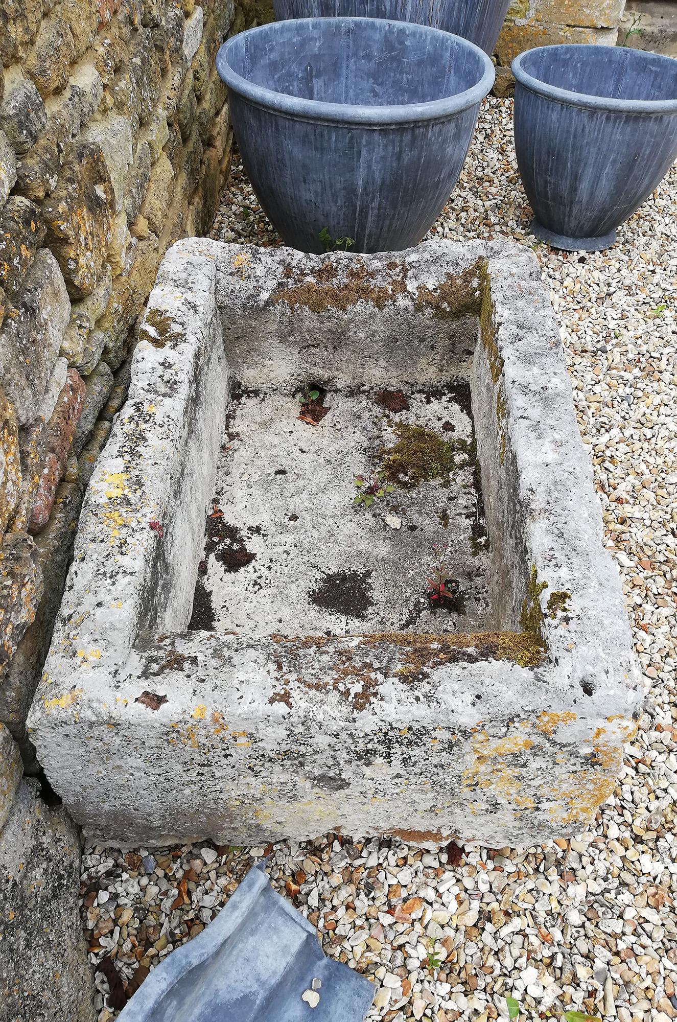 Antique Limestone Trough In Good Condition In Cheltenham, Gloucestershire