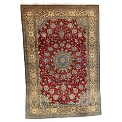 Antiker persischer Qum-Teppich mit Medaillon-Design