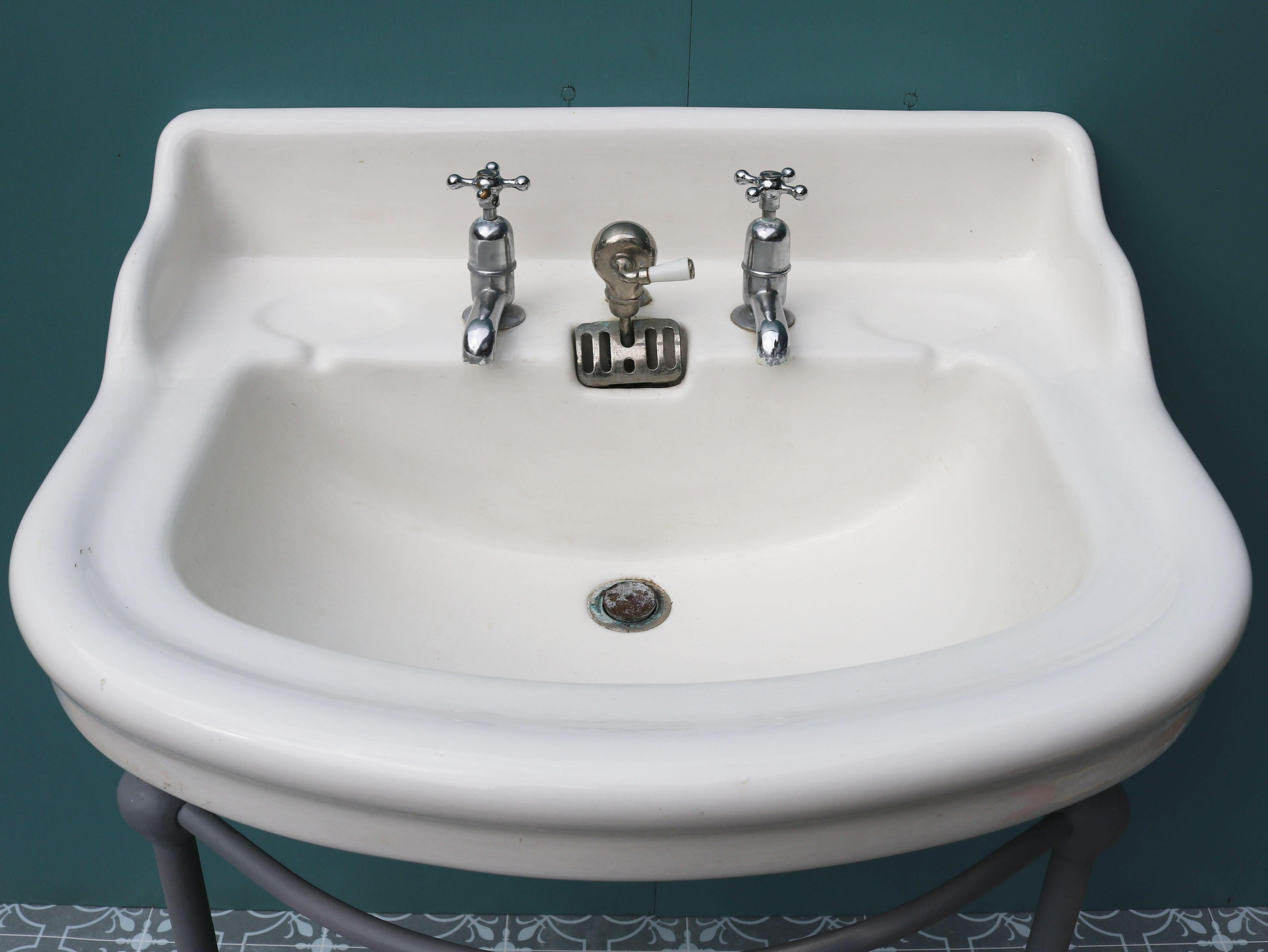 old fashioned porcelain sink