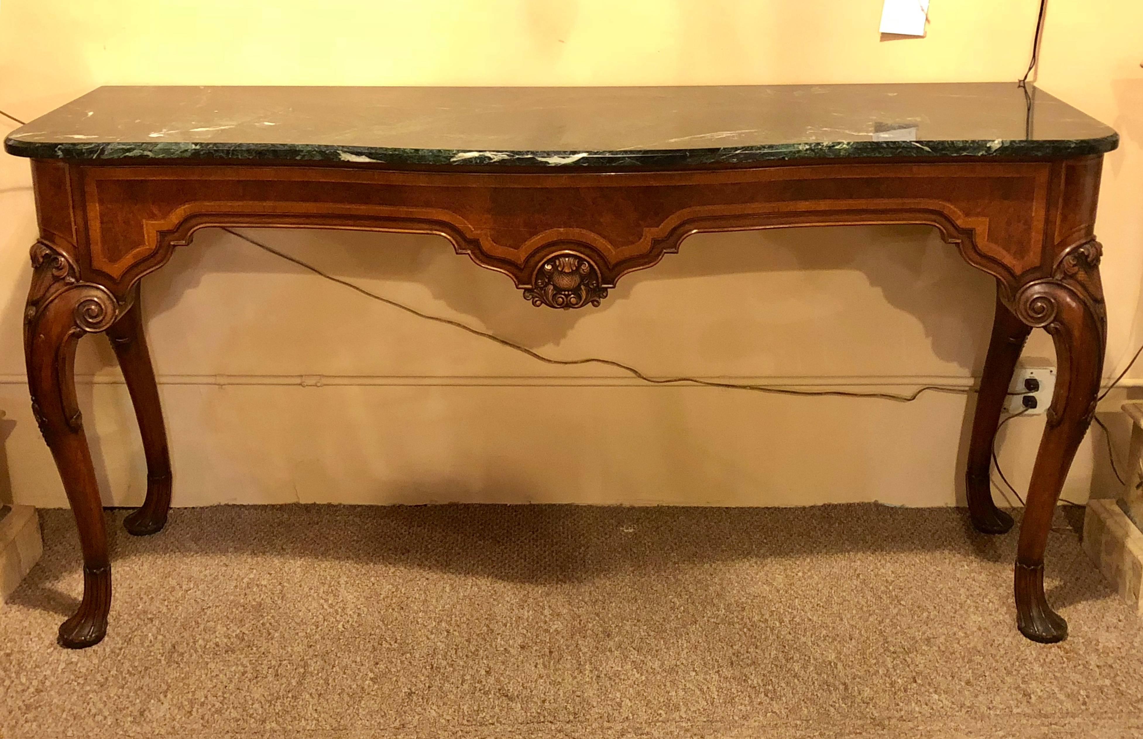 An antique queen Anne fashioned sideboard with a malachite style marble top. This fine custom quality sideboard or console table is all-over banded in a satinwood highlighting a burl wood and walnut base. The whole on shell feet and cabriole legs