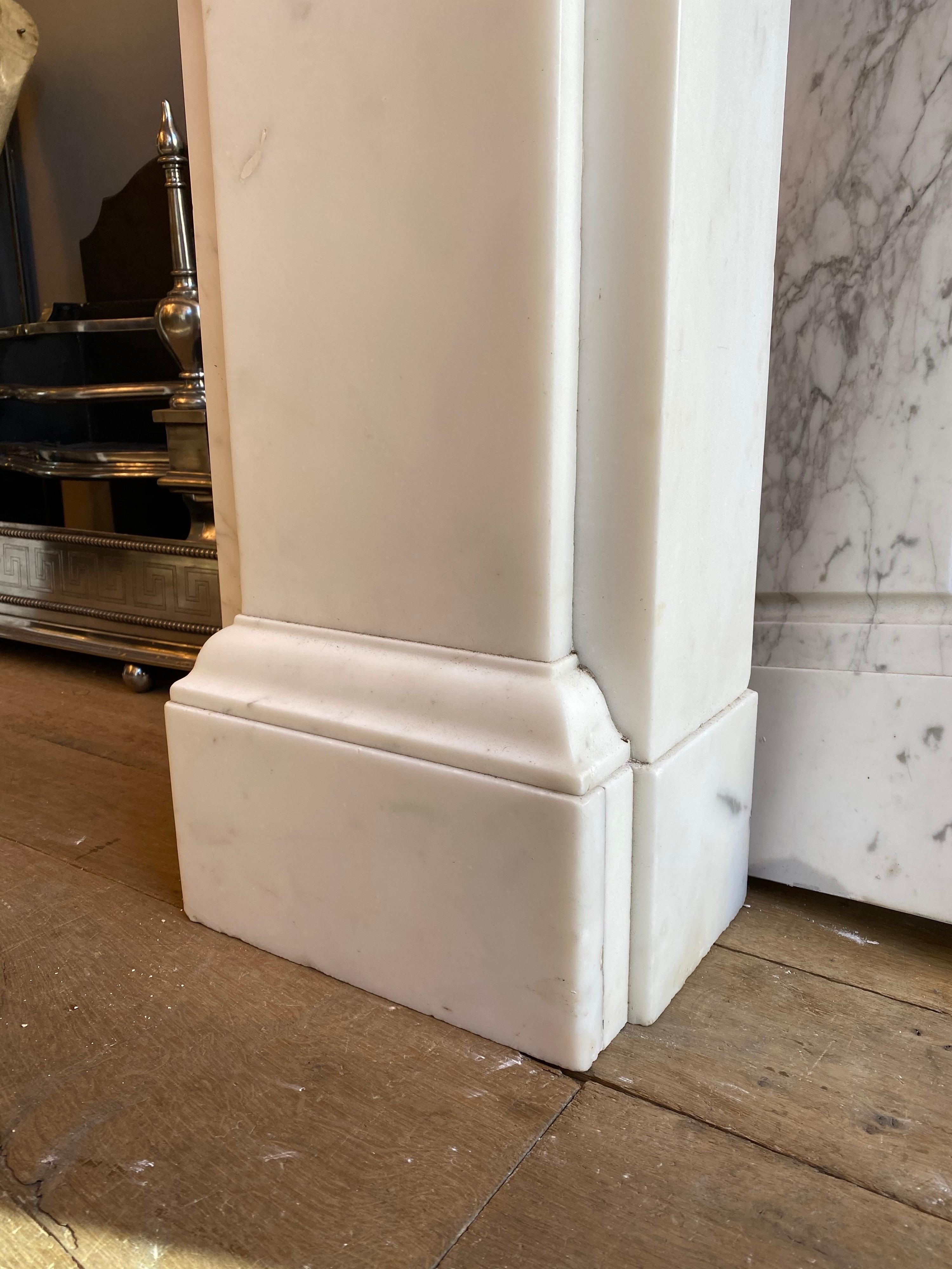 Cheminée ancienne Regency Statuaire en marbre blanc Bon état - En vente à London, GB