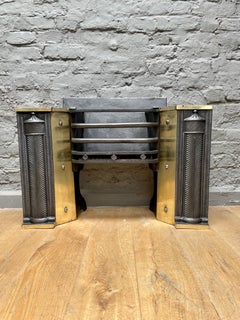 Un'antica griglia per mezzo piano cottura inglese in stile Regency