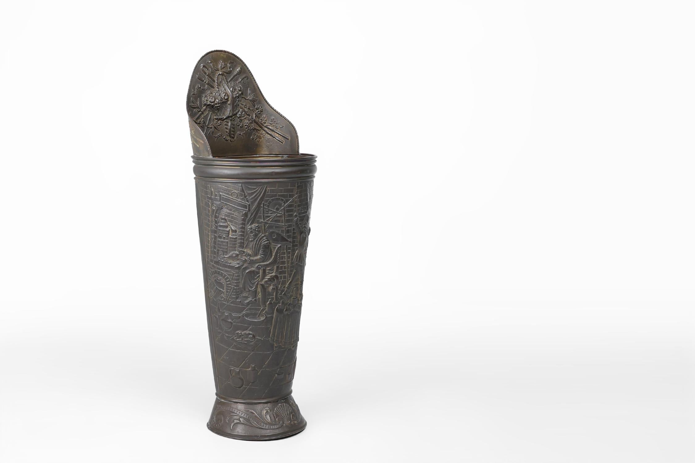 An antique rustic ornate umbrella stand in copper, France 1900 In Good Condition For Sale In Meulebeke, BE