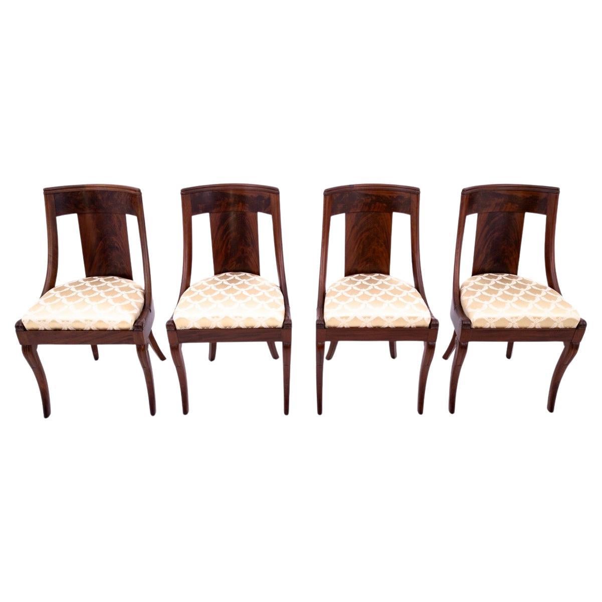 An antique set of chairs from around 1860.