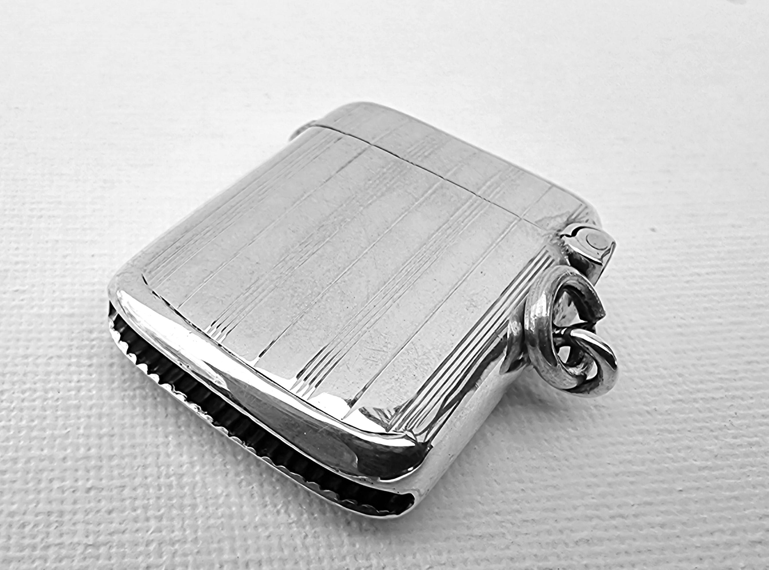 Edwardian An antique silver vesta case of extra small proportions by William Hair Haseler For Sale