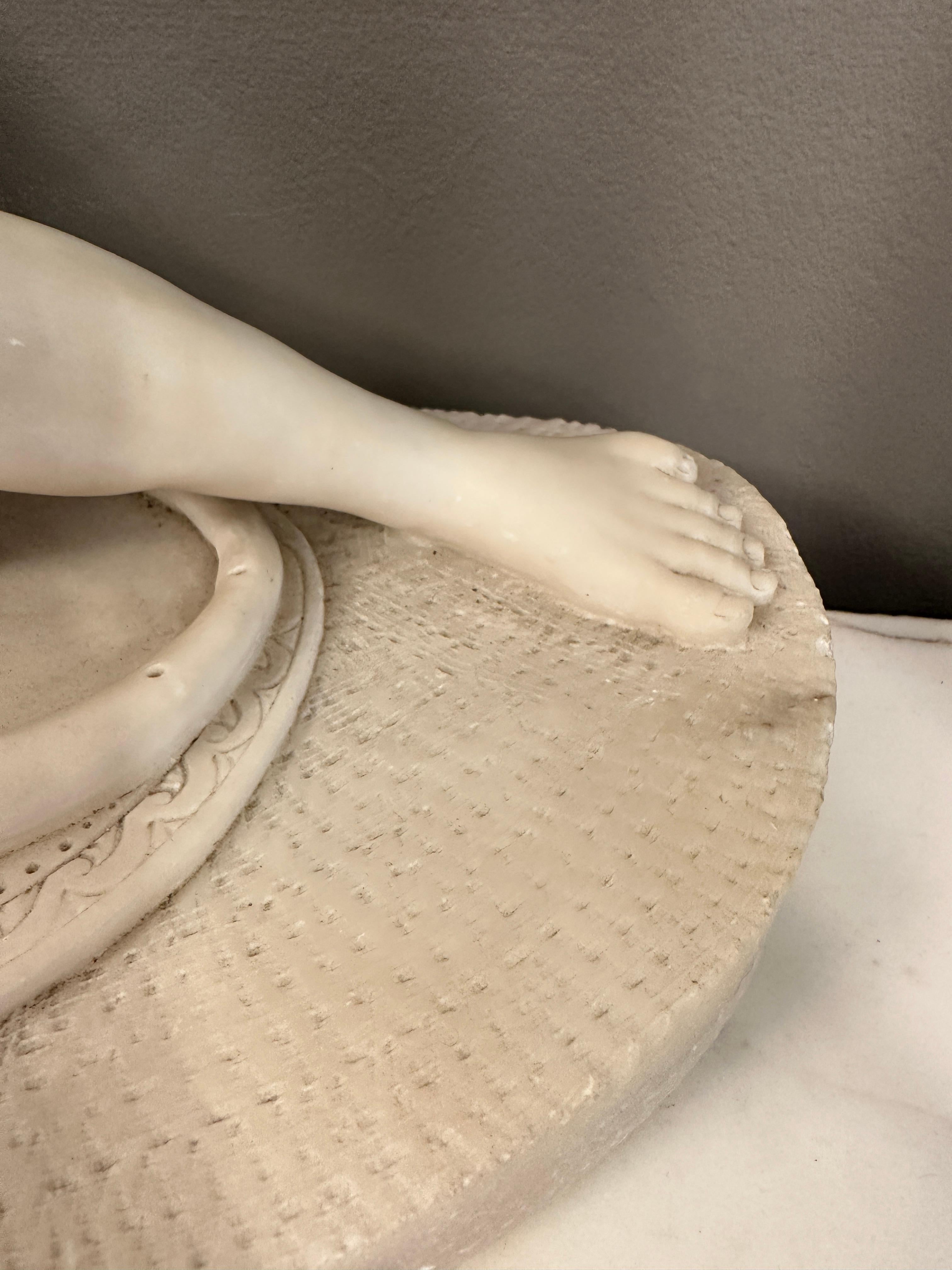An Antique Statuary White Alabaster Sculpture Of The Dying Gaul  In Good Condition In London, GB