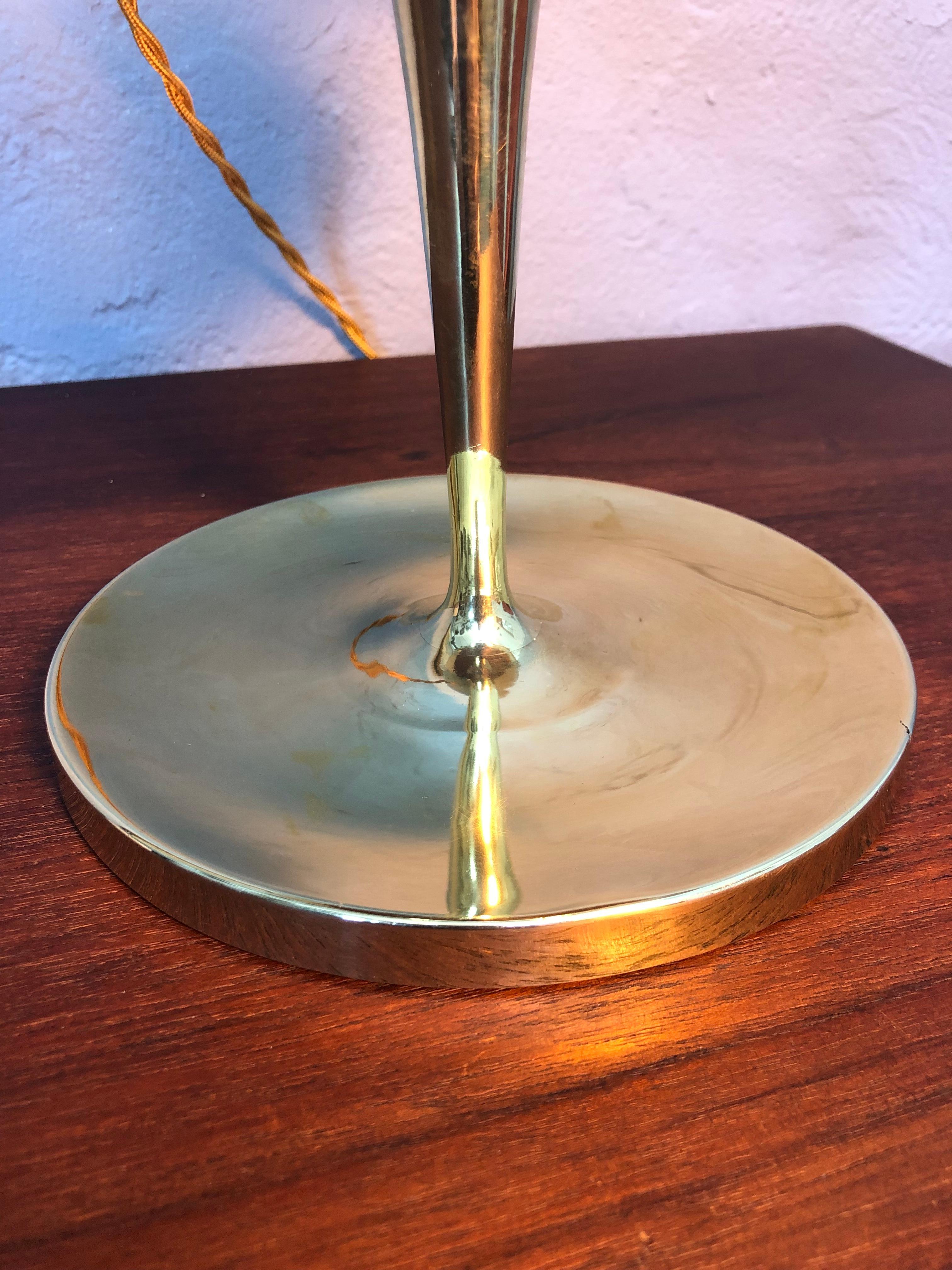 Antique Swedish Brass Oil Lampe by Böhlmarks of Stockholm In Good Condition For Sale In Søborg, DK