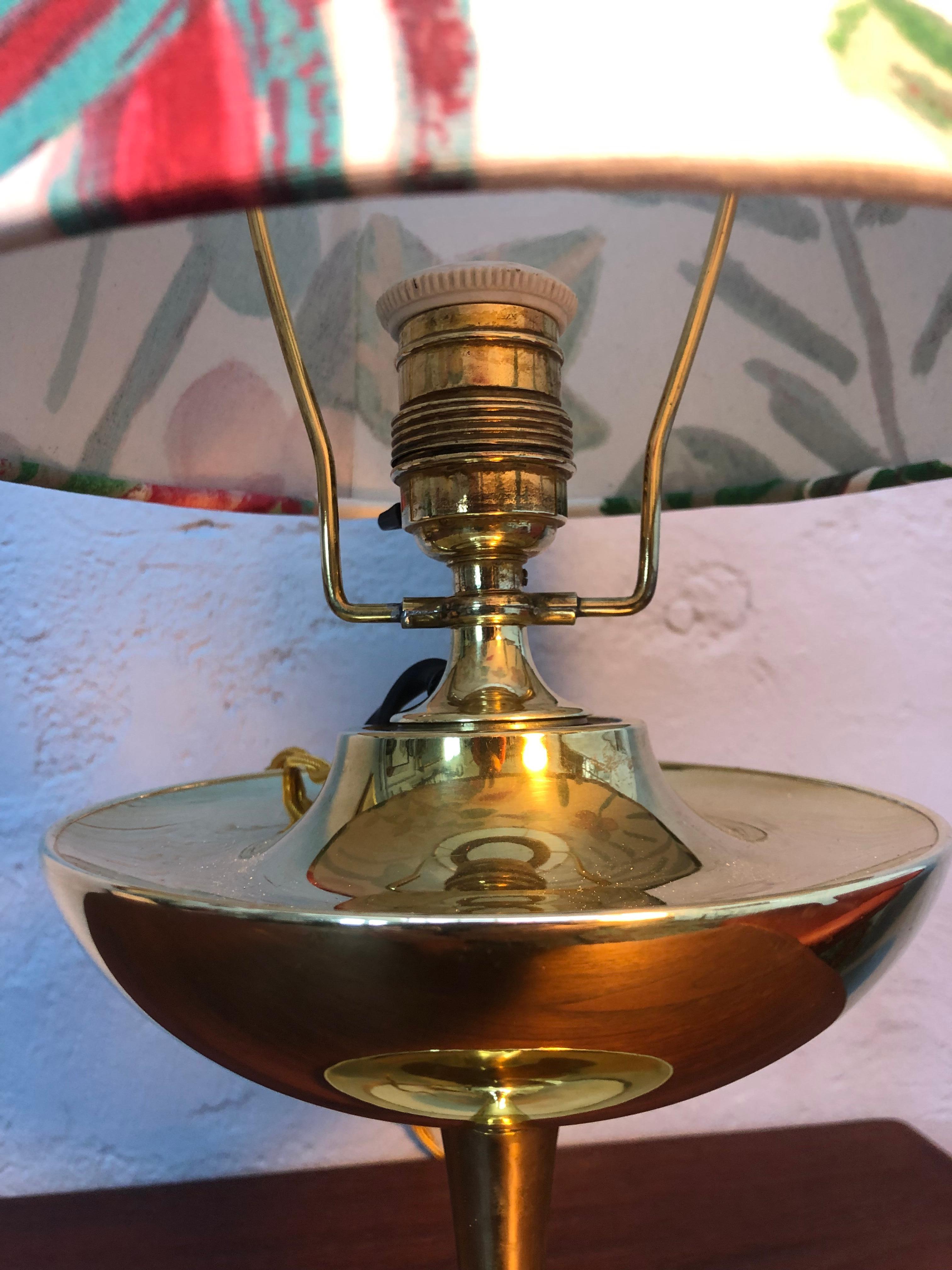 Eine antike schwedische Messing-Öllampe von Böhlmarks aus Stockholm (Spätes 19. Jahrhundert) im Angebot