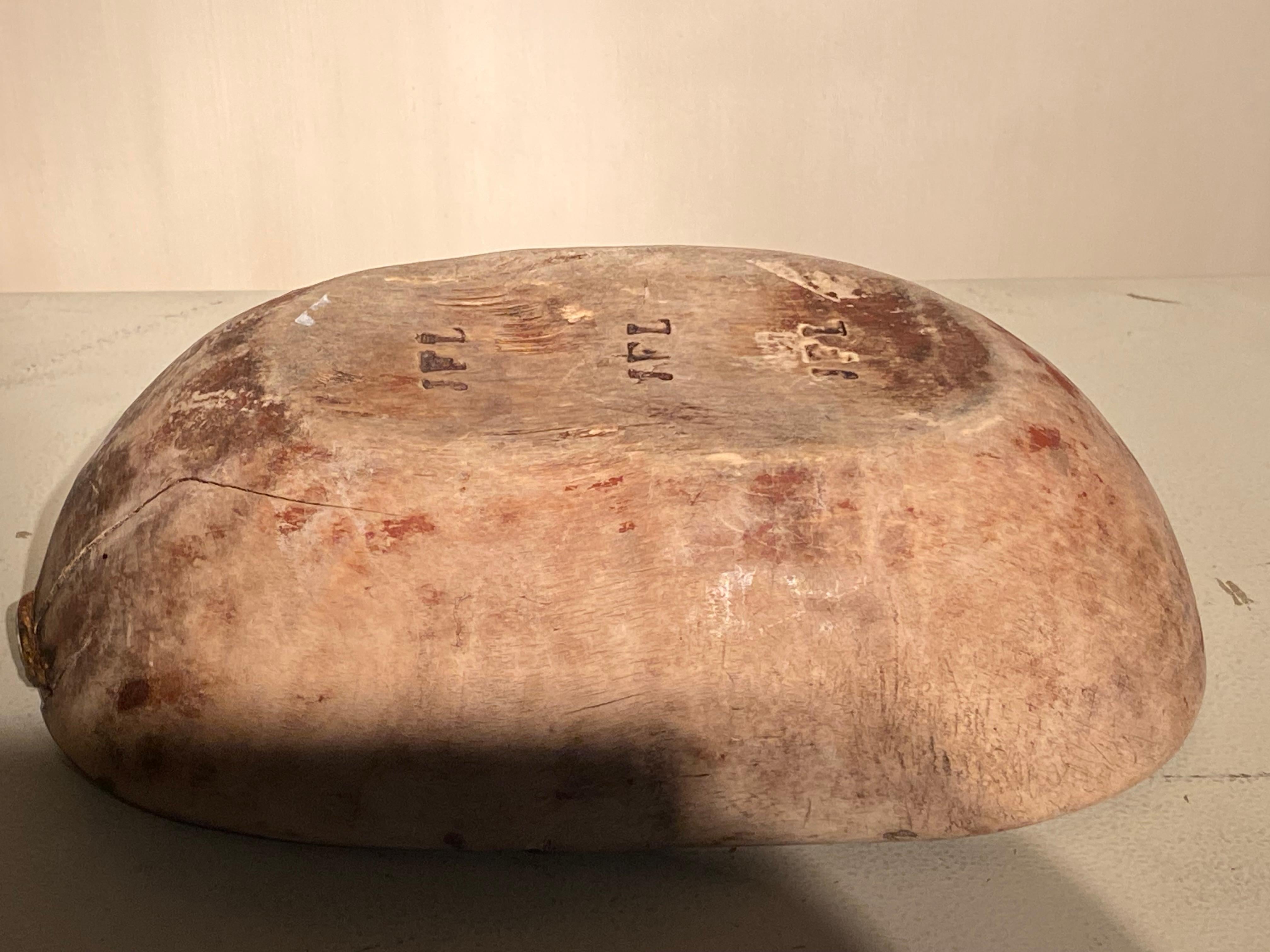 Un'antica ciotola svedese in legno in vendita 1